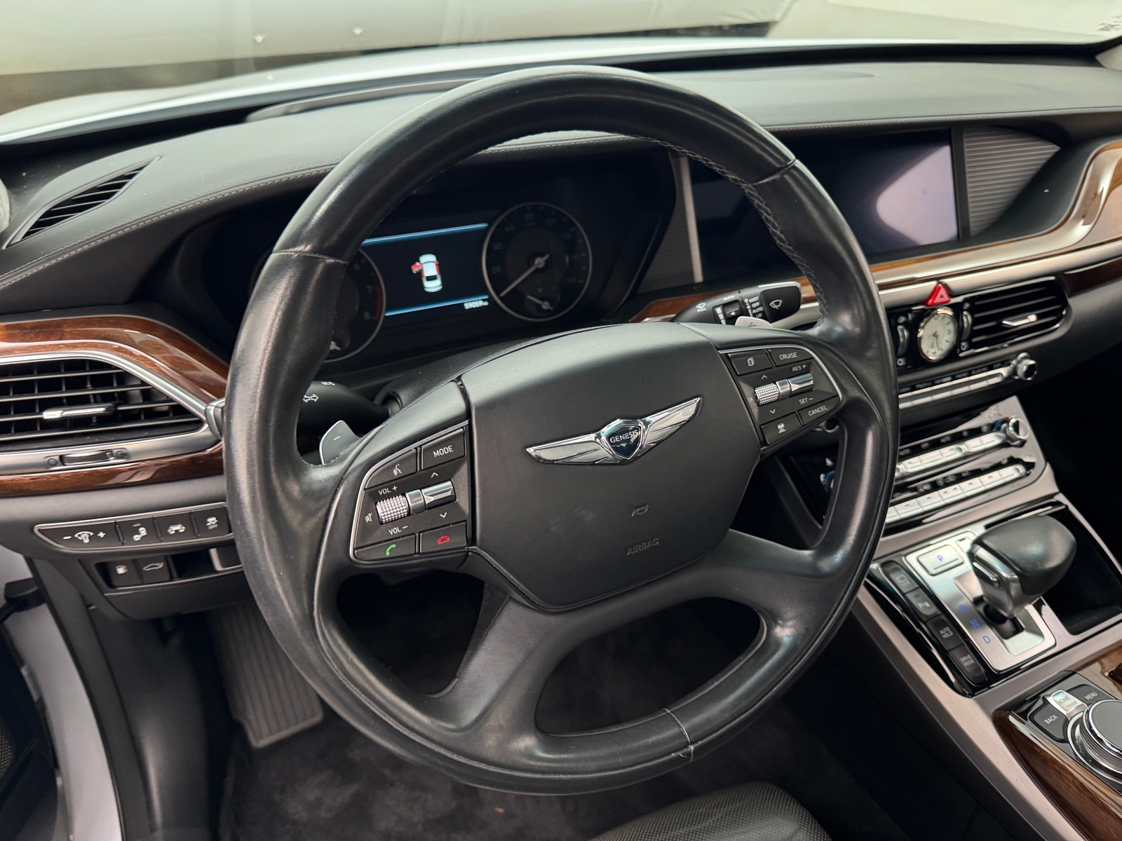 Thumbnail: 2017 Genesis G90 - 4