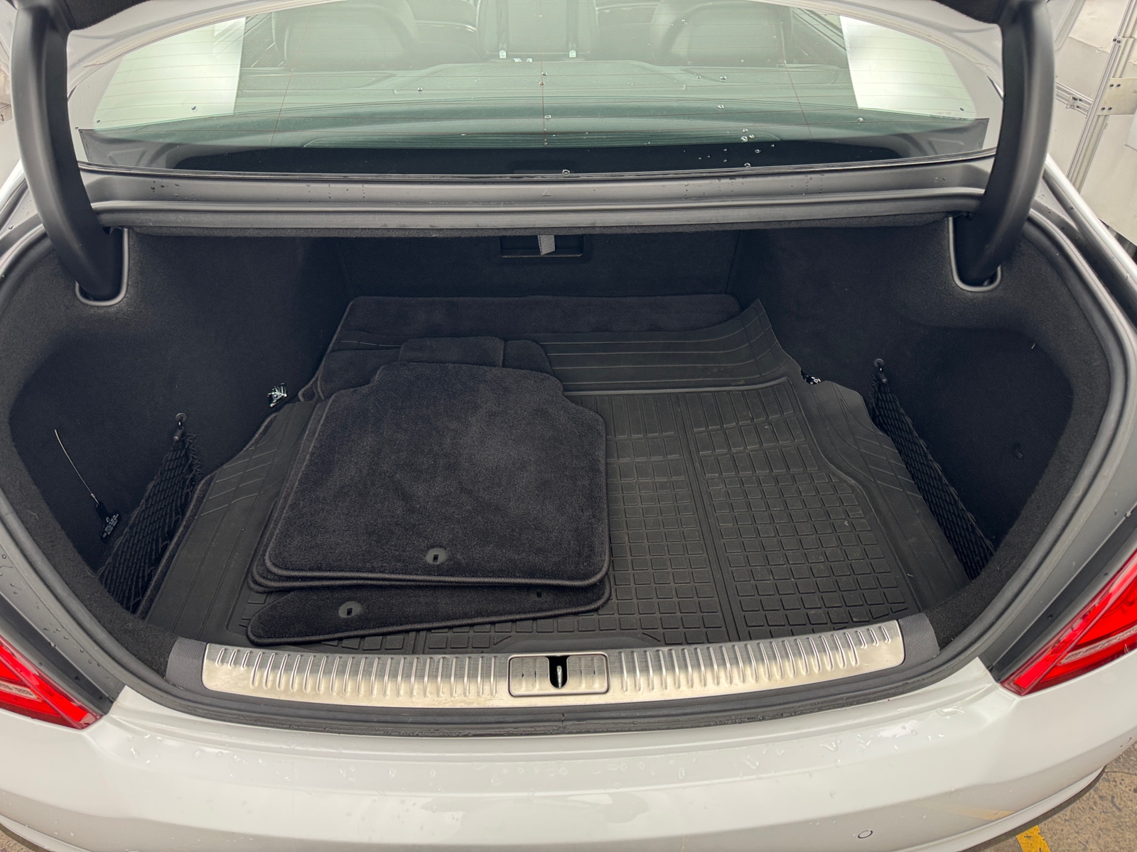 Thumbnail: 2017 Genesis G90 - 6