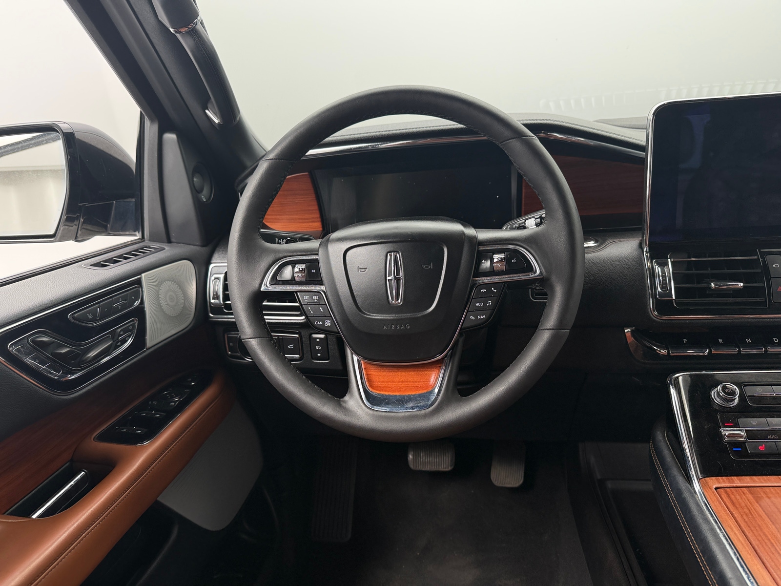 Thumbnail: 2019 Lincoln Navigator L - 4
