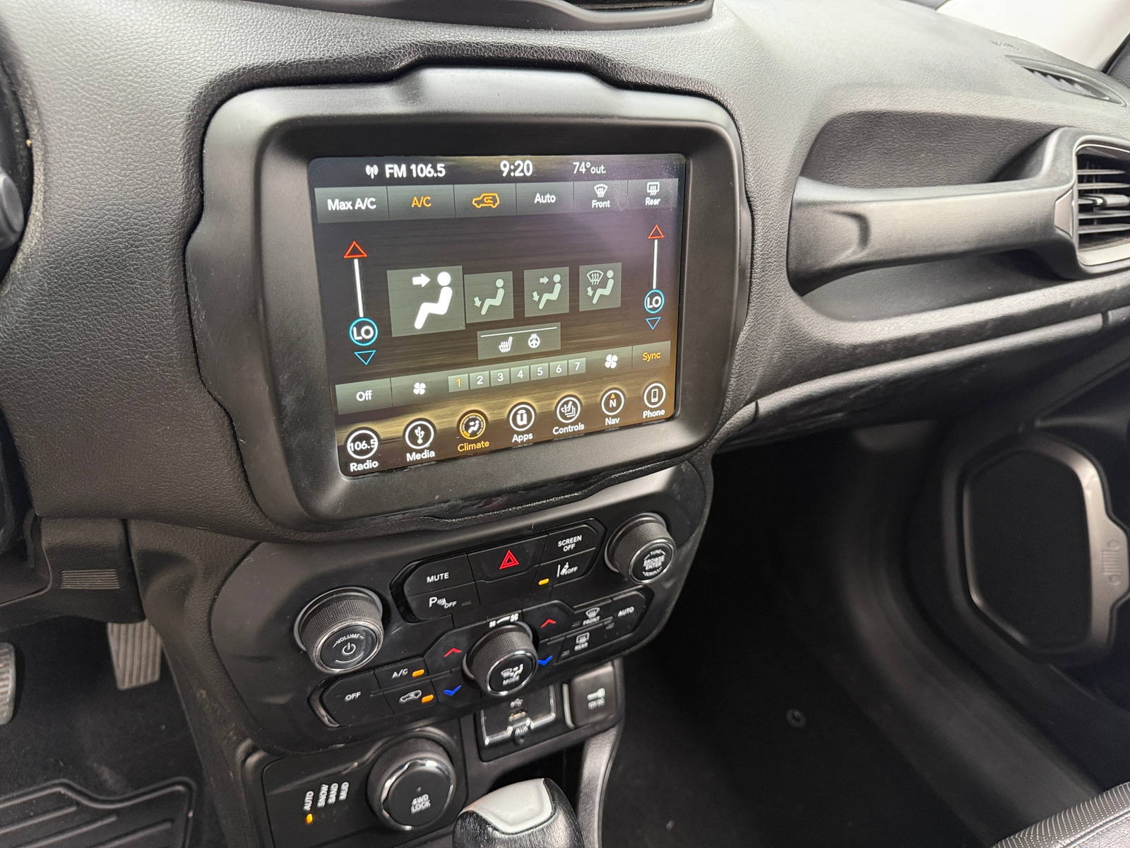 Thumbnail: 2018 Jeep Renegade - 3
