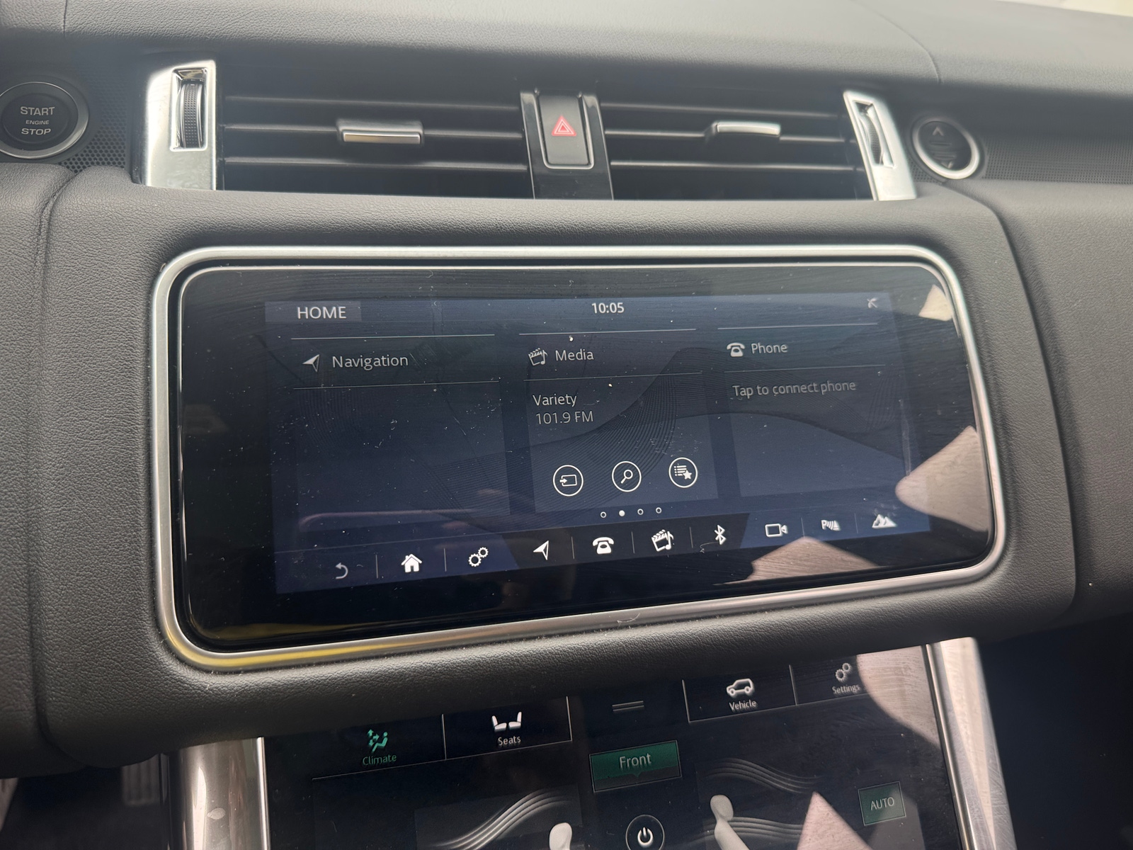 Thumbnail: 2020 Land Rover Range Rover Sport - 3