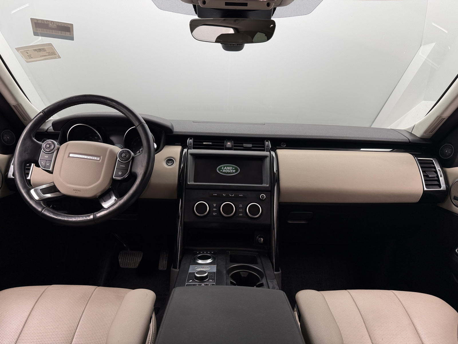 Thumbnail: 2018 Land Rover Discovery - 2