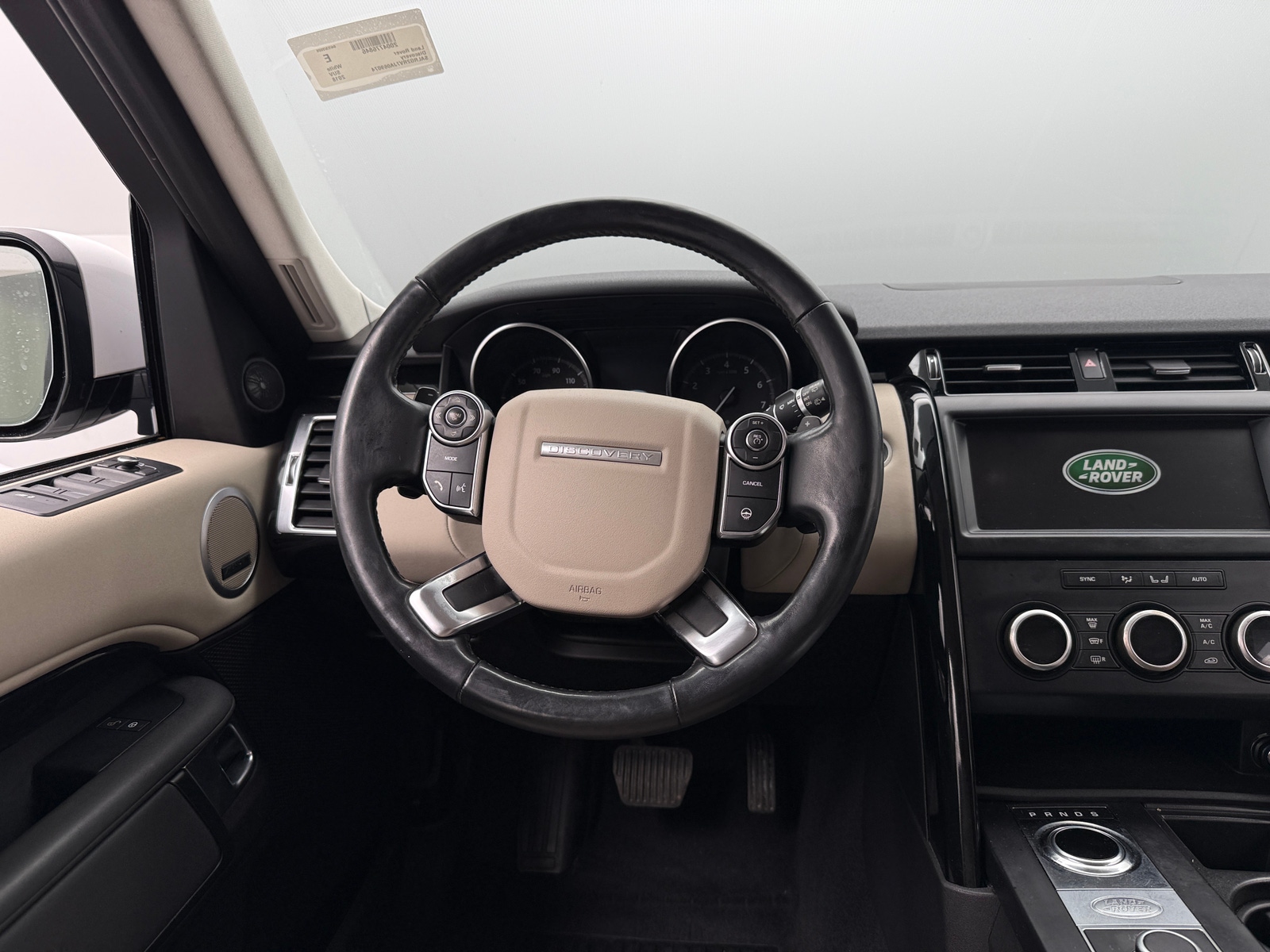 Thumbnail: 2018 Land Rover Discovery - 4