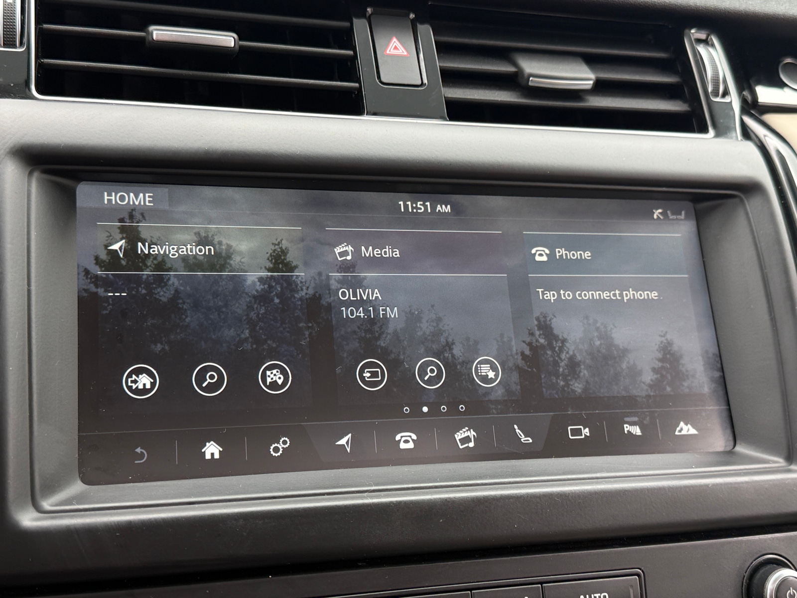 Thumbnail: 2018 Land Rover Discovery - 3
