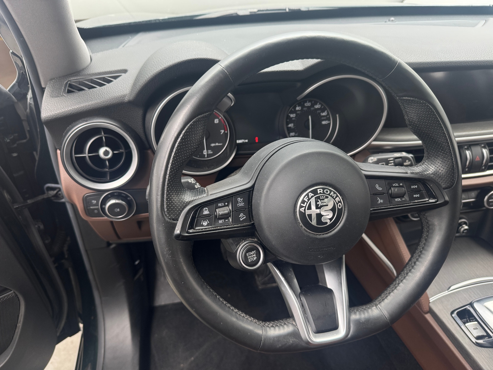 Thumbnail: 2021 Alfa Romeo Stelvio - 4