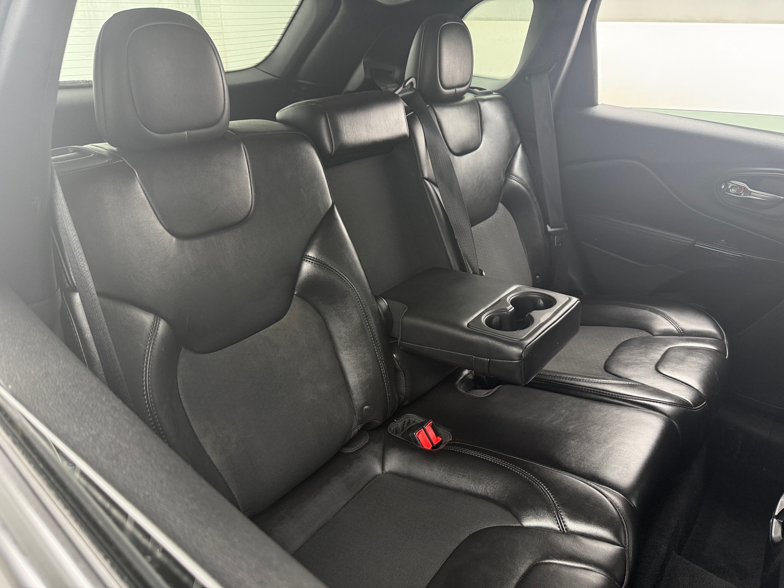 Thumbnail: 2019 Jeep Cherokee - 6