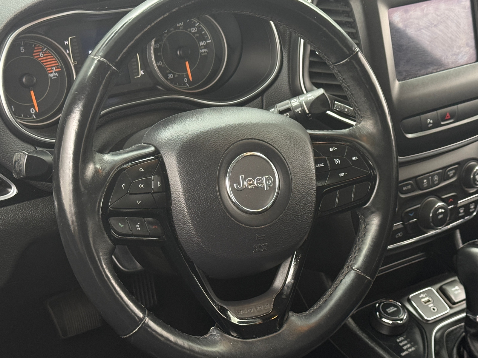Thumbnail: 2019 Jeep Cherokee - 5