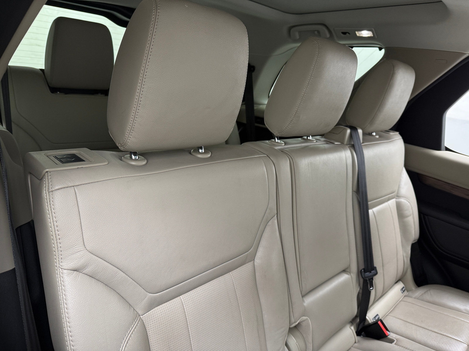 Thumbnail: 2019 Land Rover Discovery - 5
