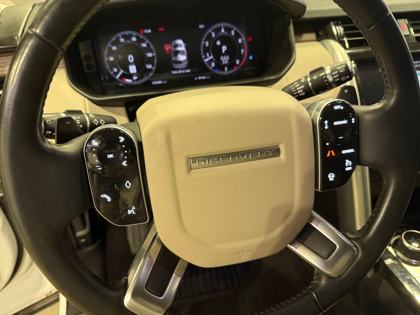 Thumbnail: 2019 Land Rover Discovery - 4