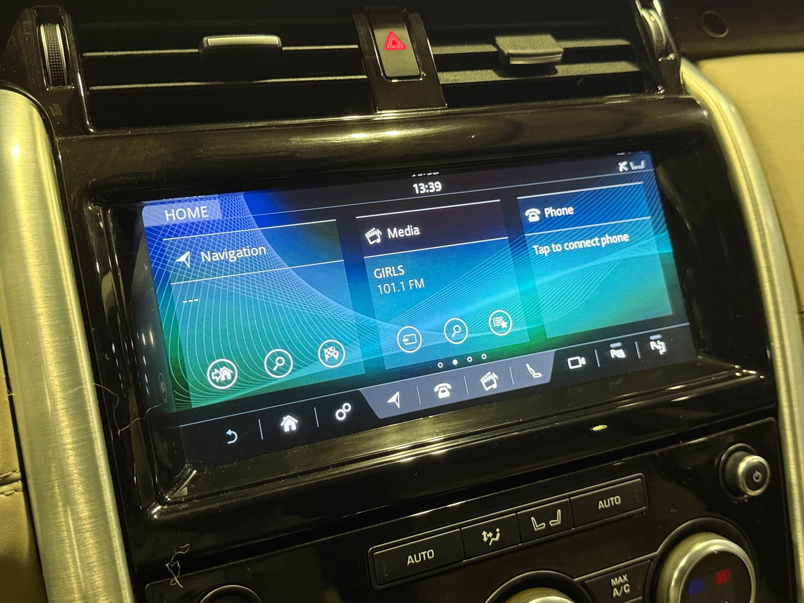 Thumbnail: 2019 Land Rover Discovery - 3