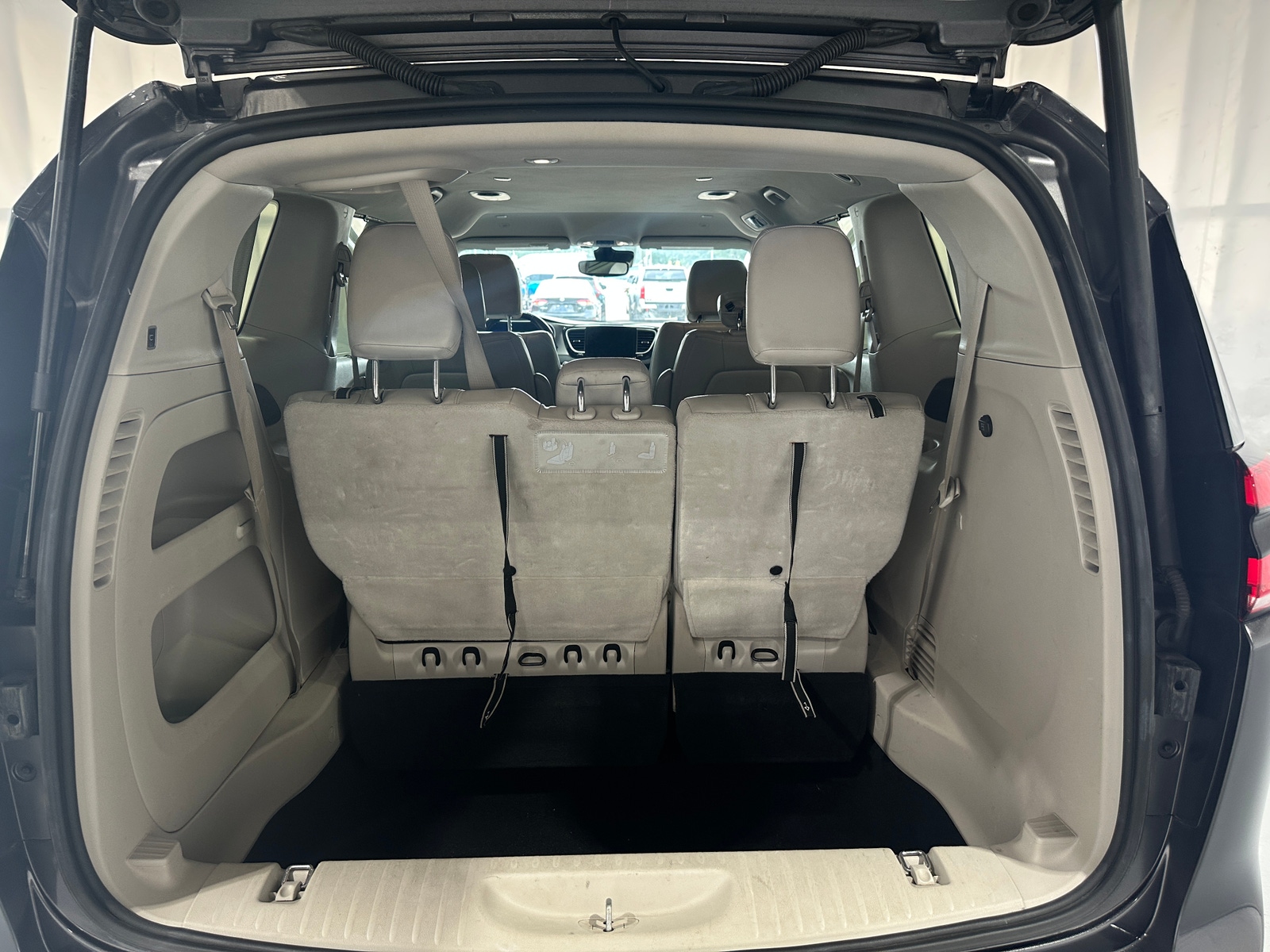 Thumbnail: 2021 Chrysler Pacifica - 6