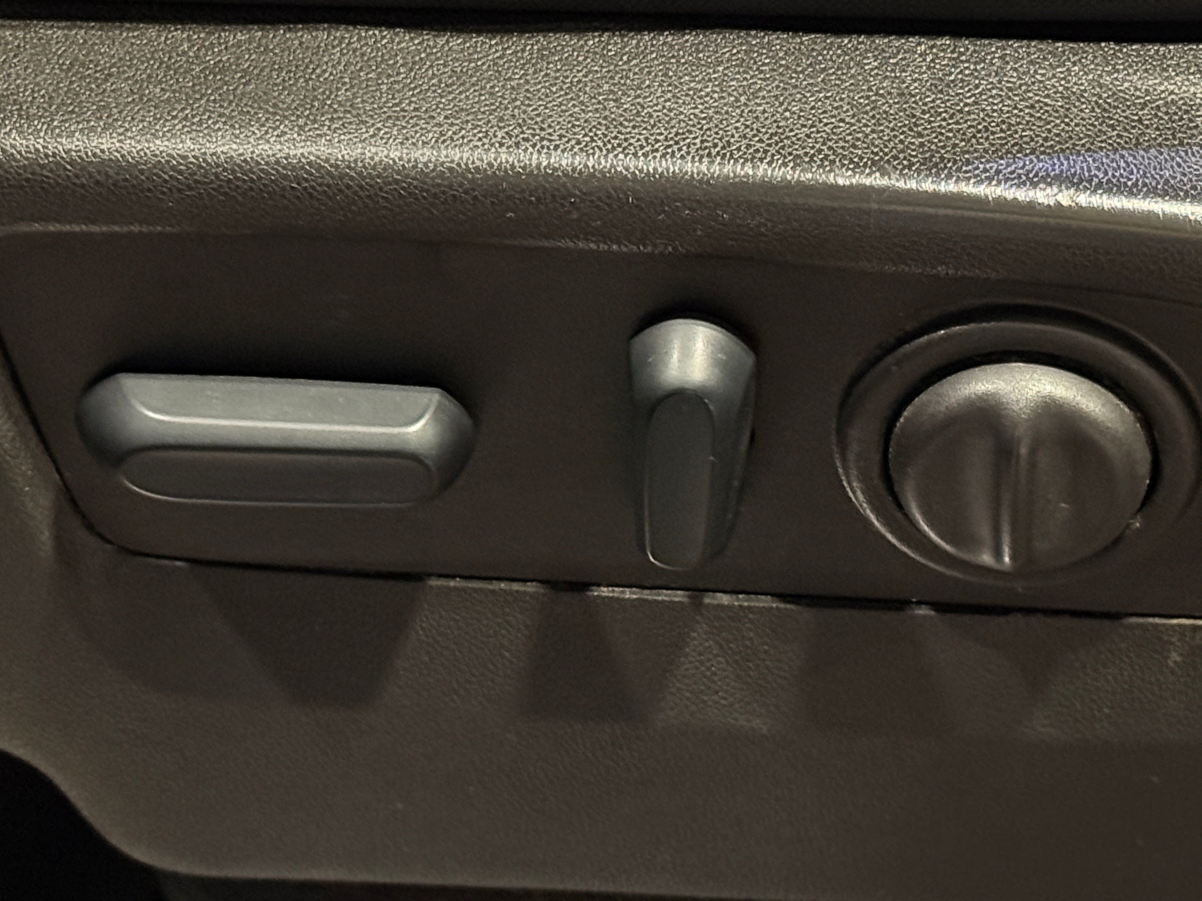 2022 Chevrolet Silverado 1500 LT - Photo 2