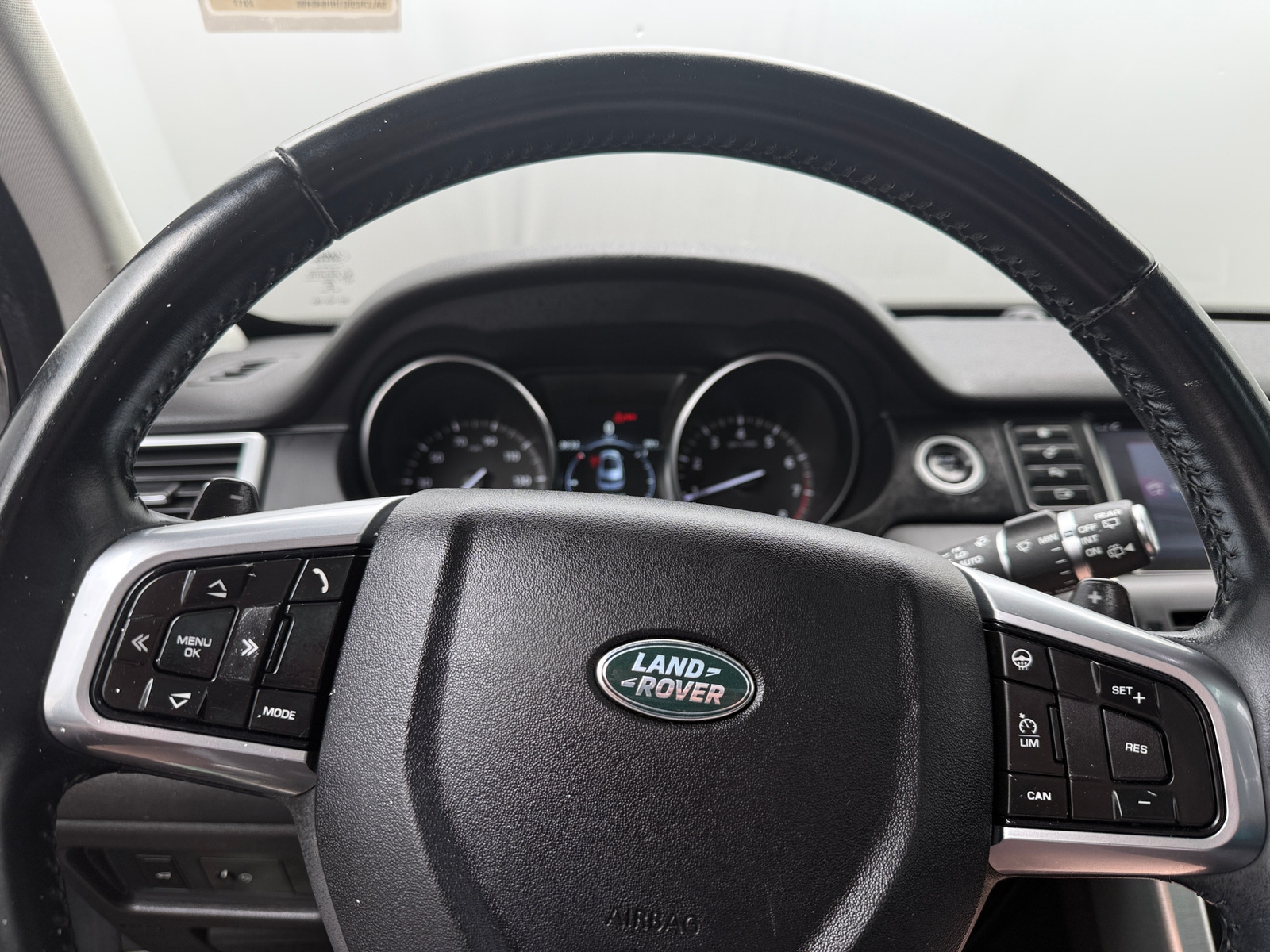 Thumbnail: 2017 Land Rover Discovery Sport - 4