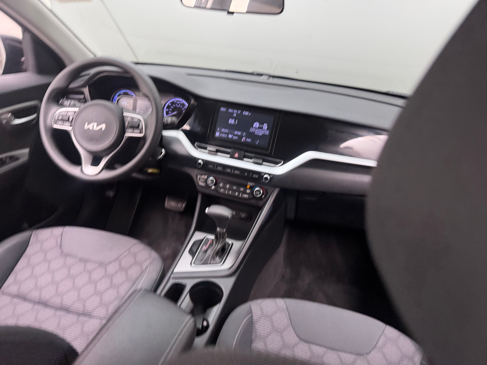 Thumbnail: 2022 Kia Niro - 3