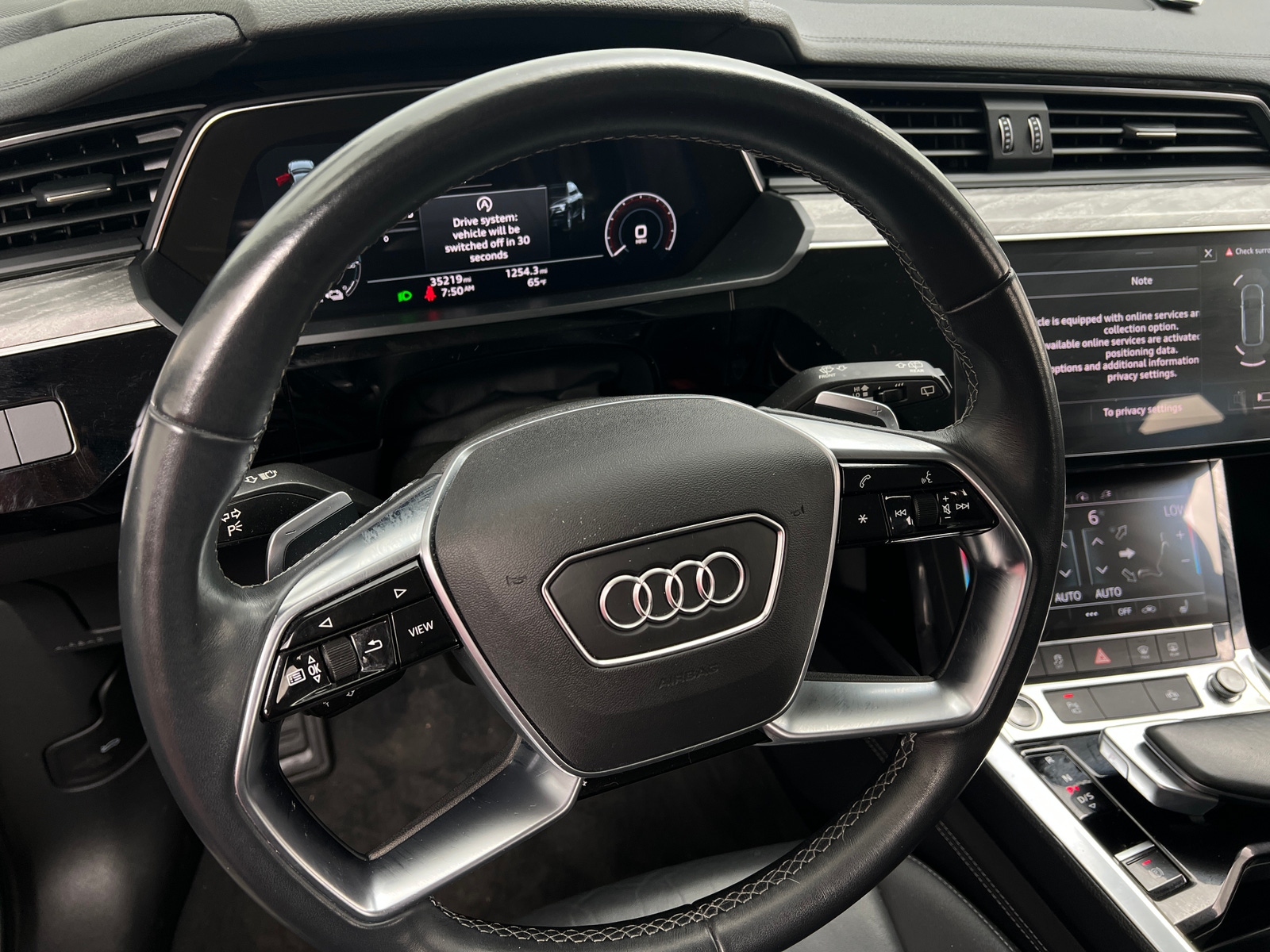 Thumbnail: 2022 Audi e-tron - 4
