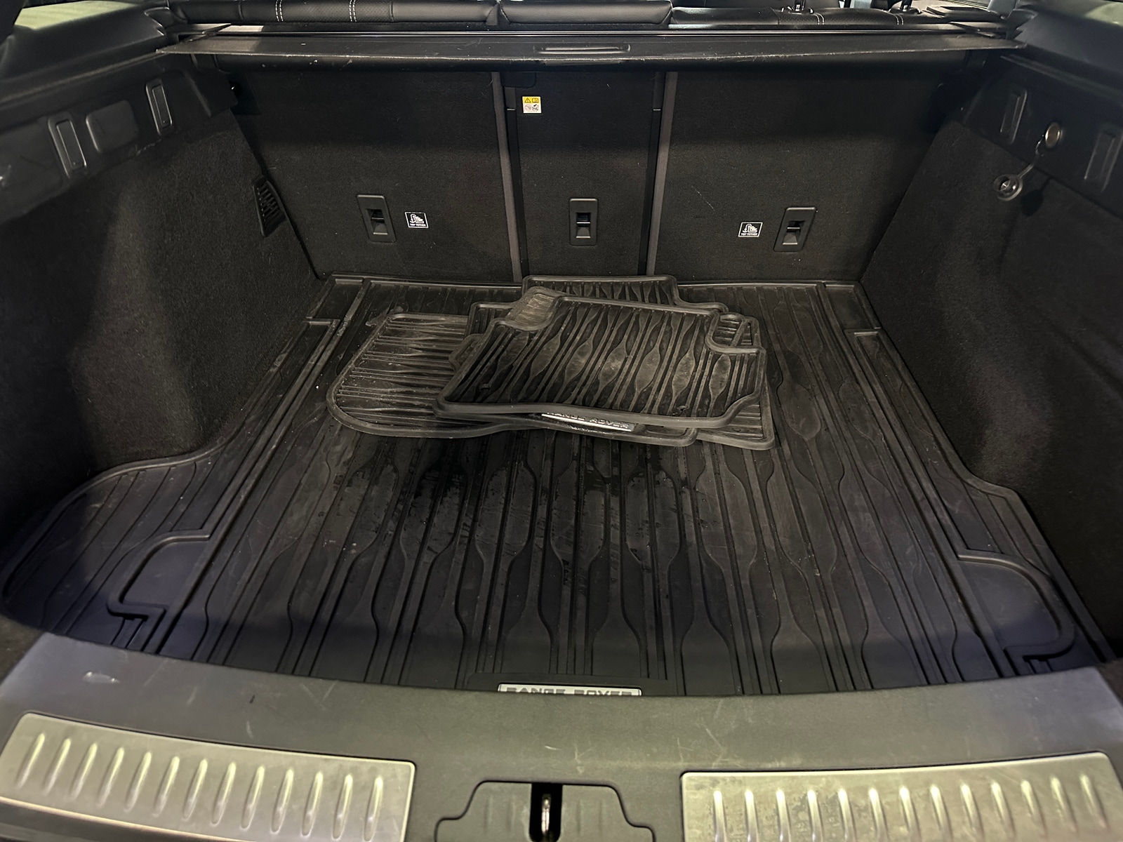 Thumbnail: 2020 Land Rover Range Rover Velar - 6