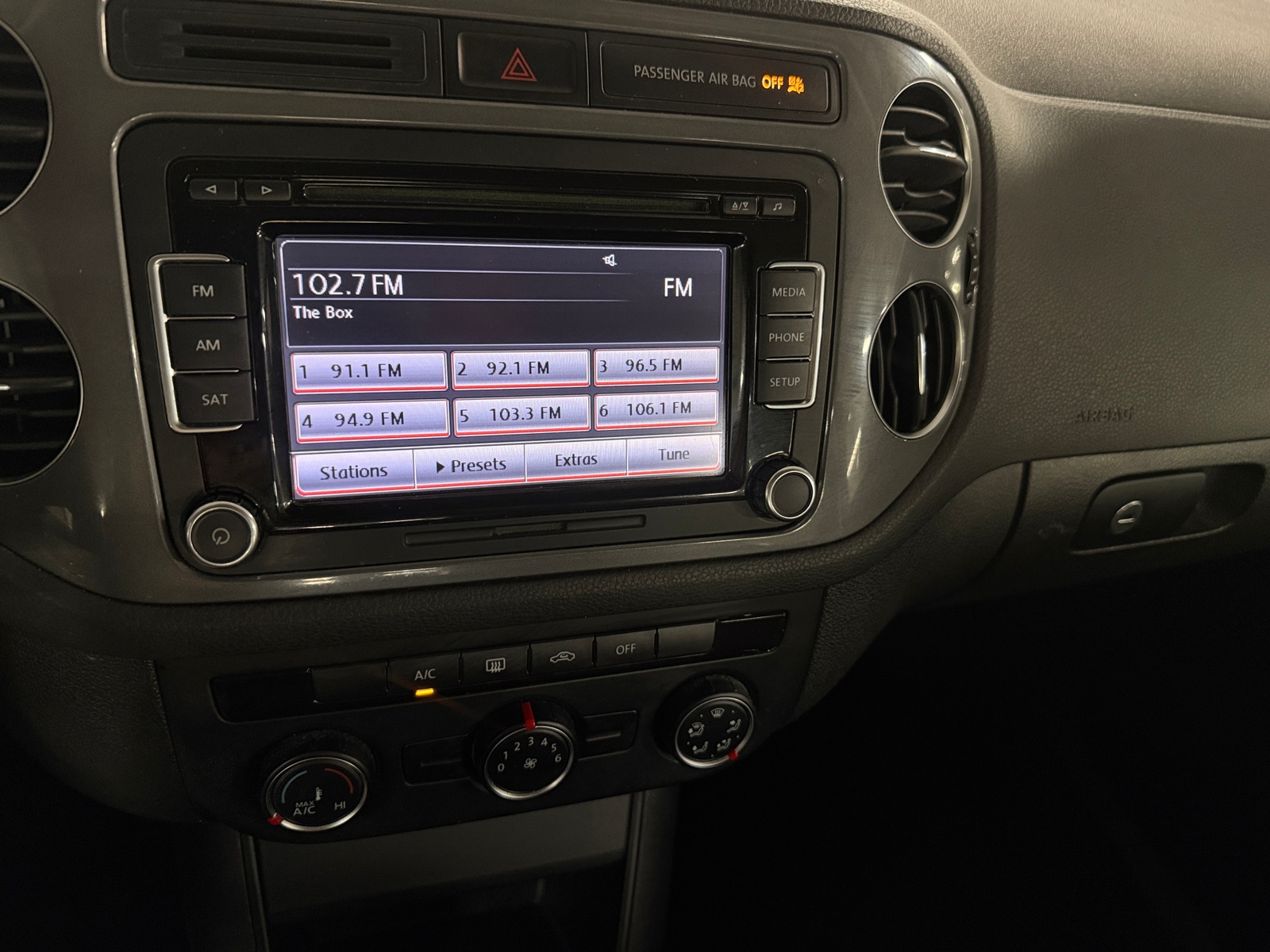 Thumbnail: 2015 Volkswagen Tiguan - 4