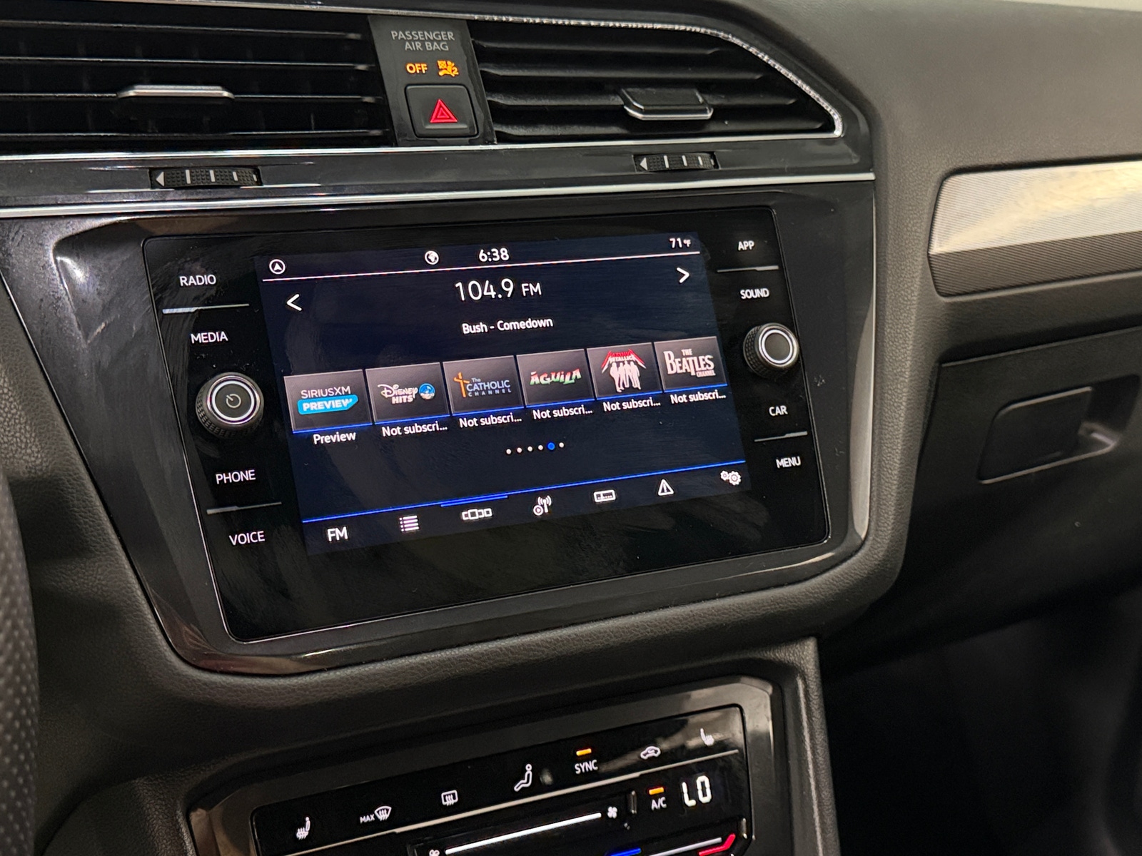 Thumbnail: 2022 Volkswagen Tiguan - 3