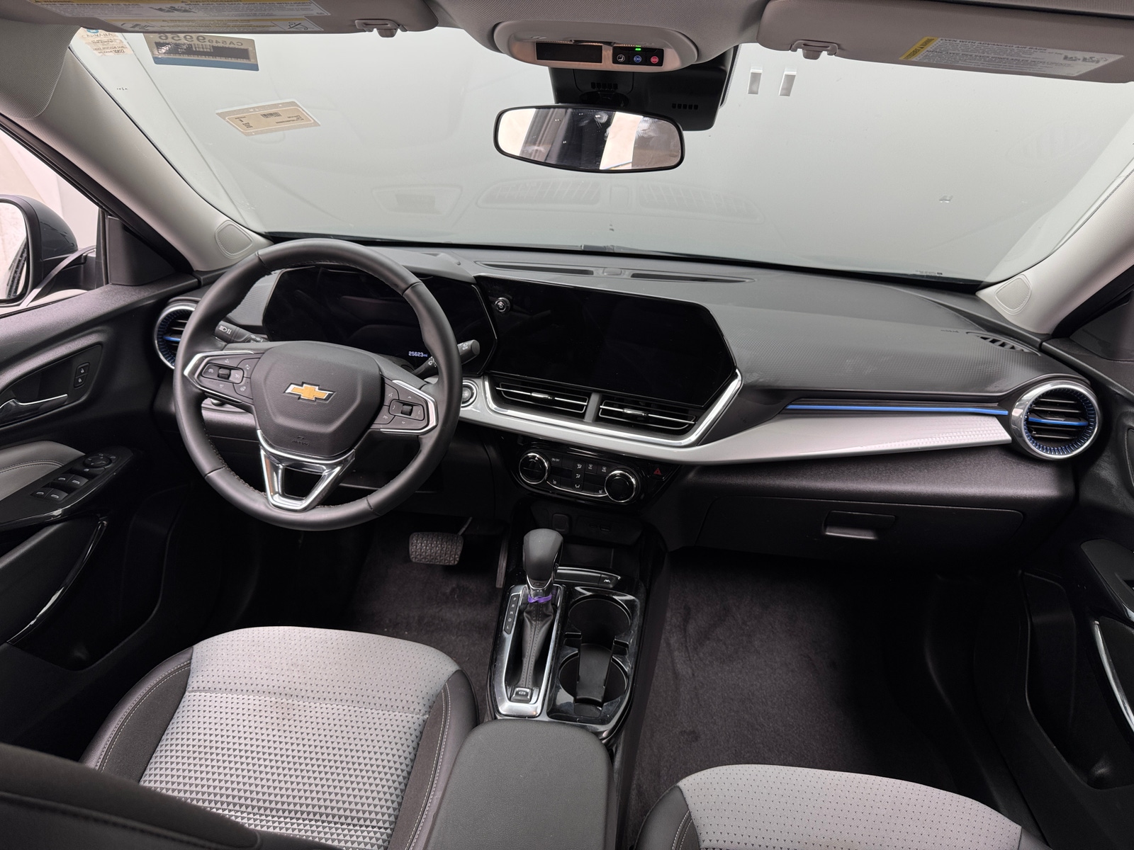 Thumbnail: 2025 Chevrolet Trax - 3