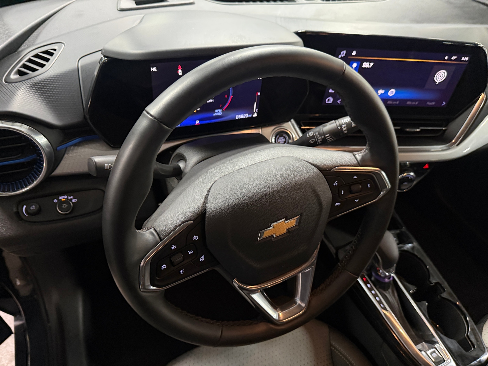 Thumbnail: 2025 Chevrolet Trax - 5
