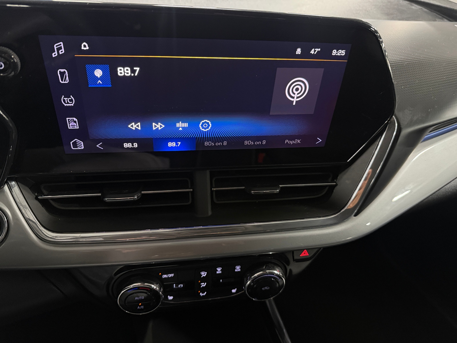 Thumbnail: 2025 Chevrolet Trax - 4