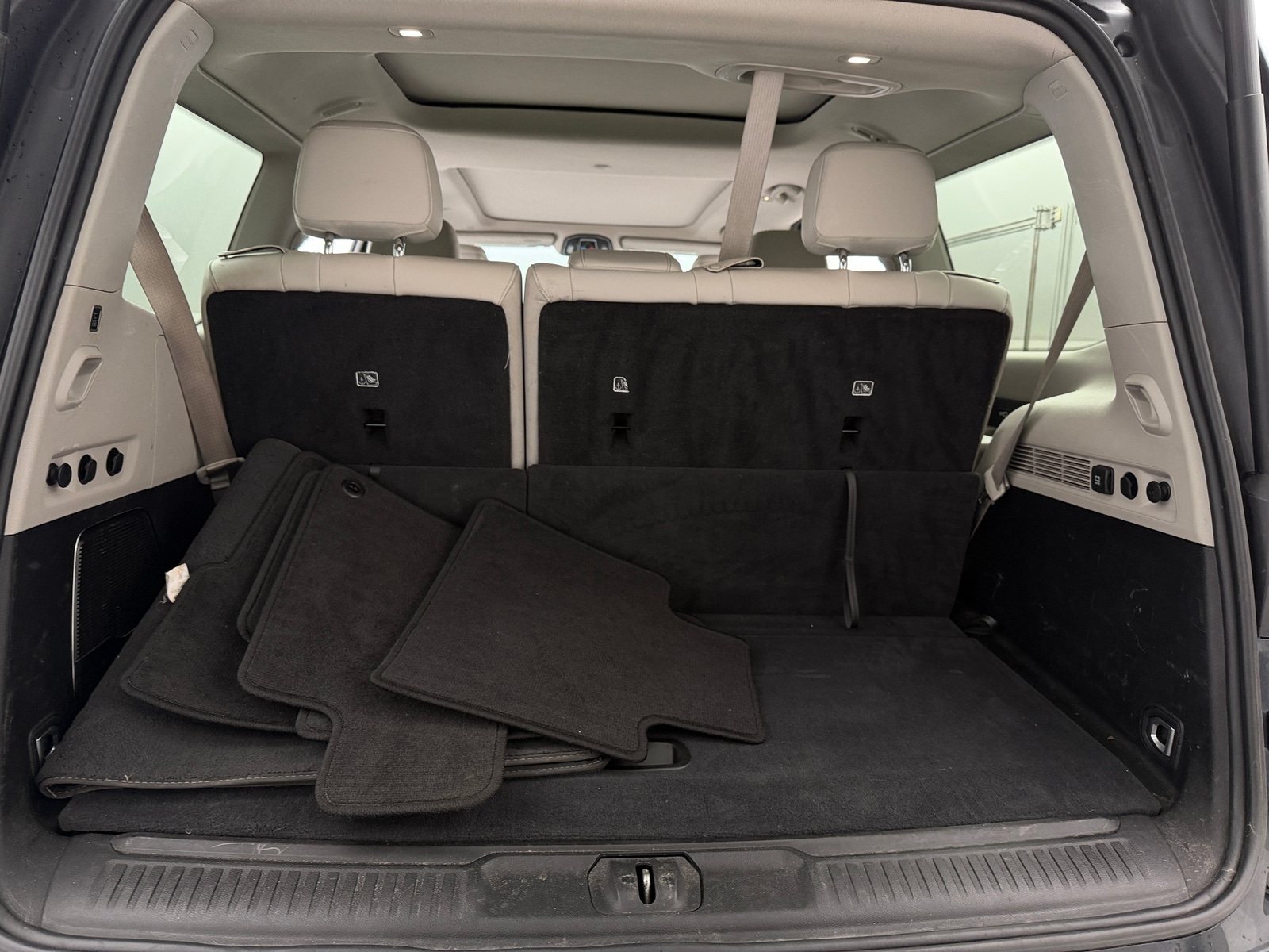 Thumbnail: 2022 Jeep Wagoneer - 6