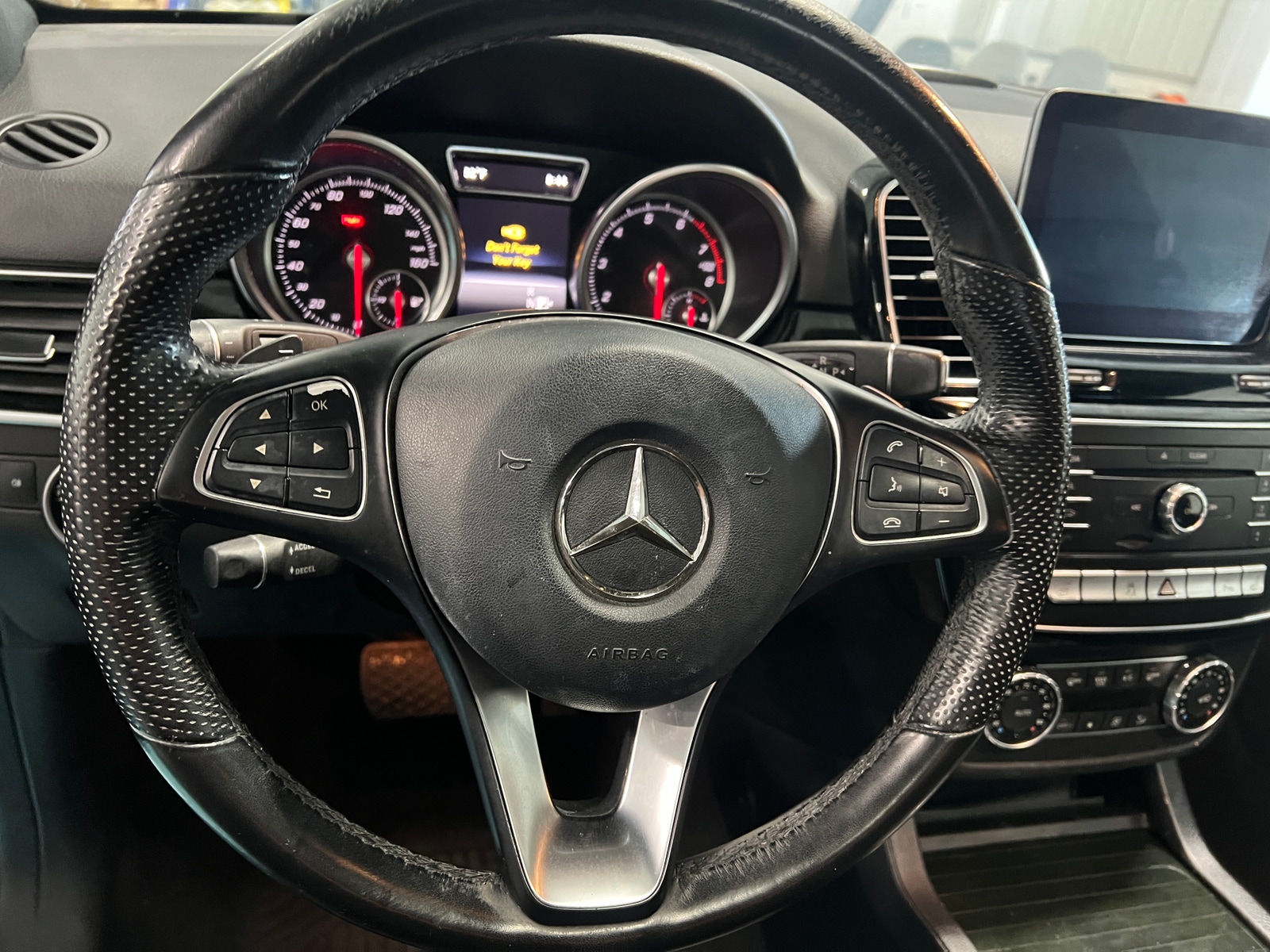 Thumbnail: 2017 Mercedes-Benz GLE - 4