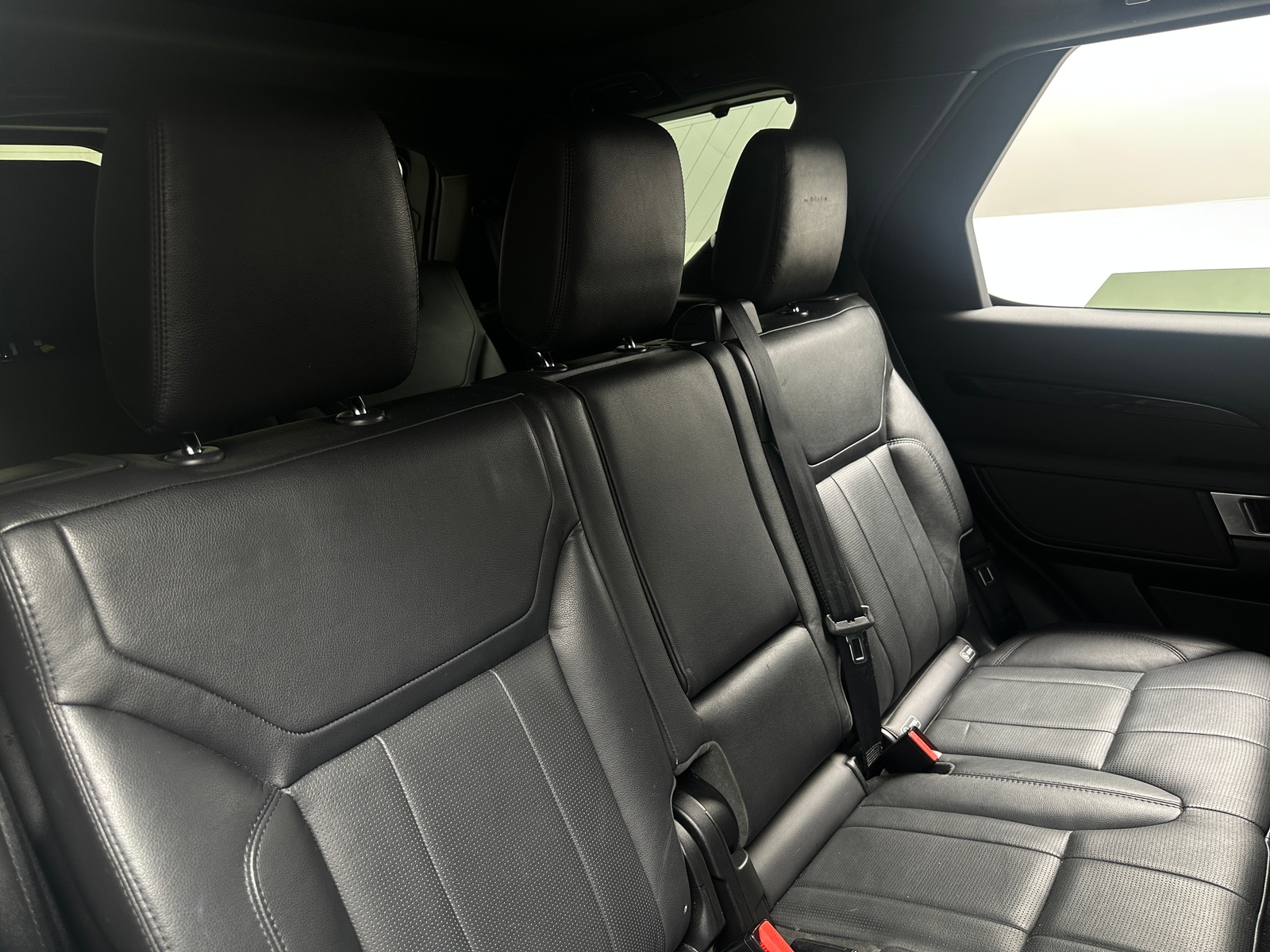 Thumbnail: 2019 Land Rover Discovery - 5