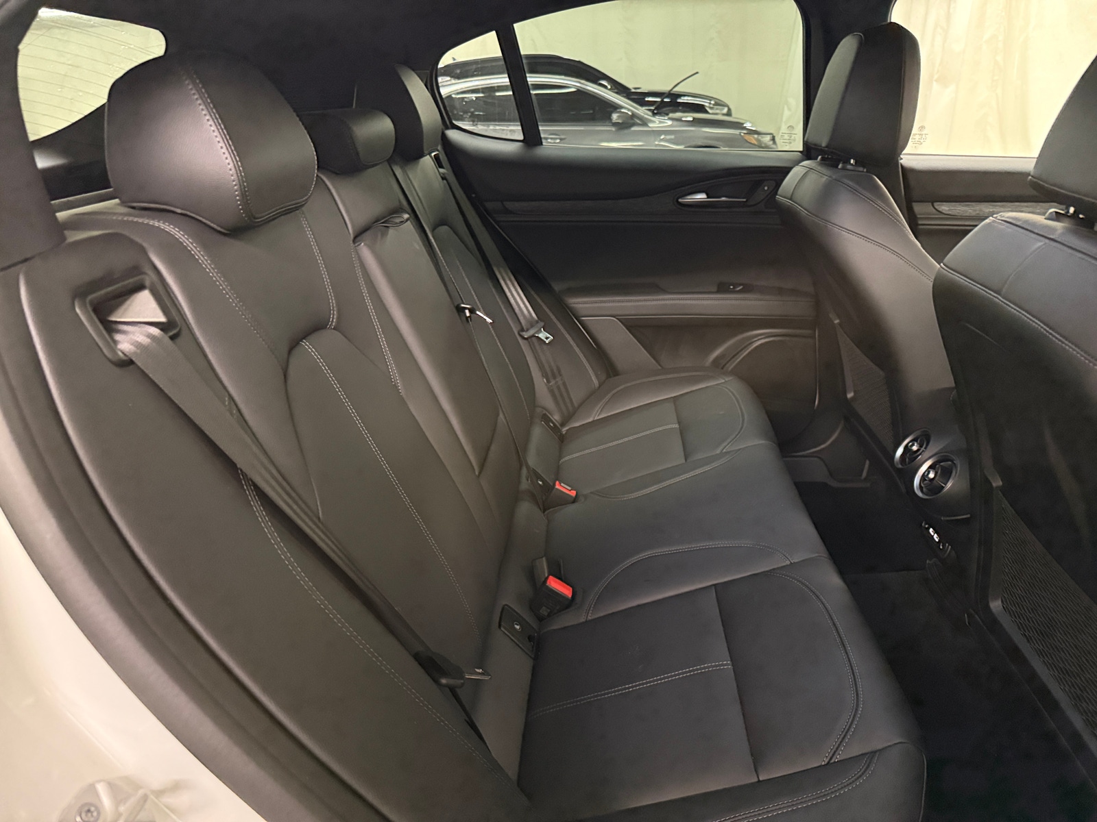 Thumbnail: 2024 Alfa Romeo Stelvio - 5