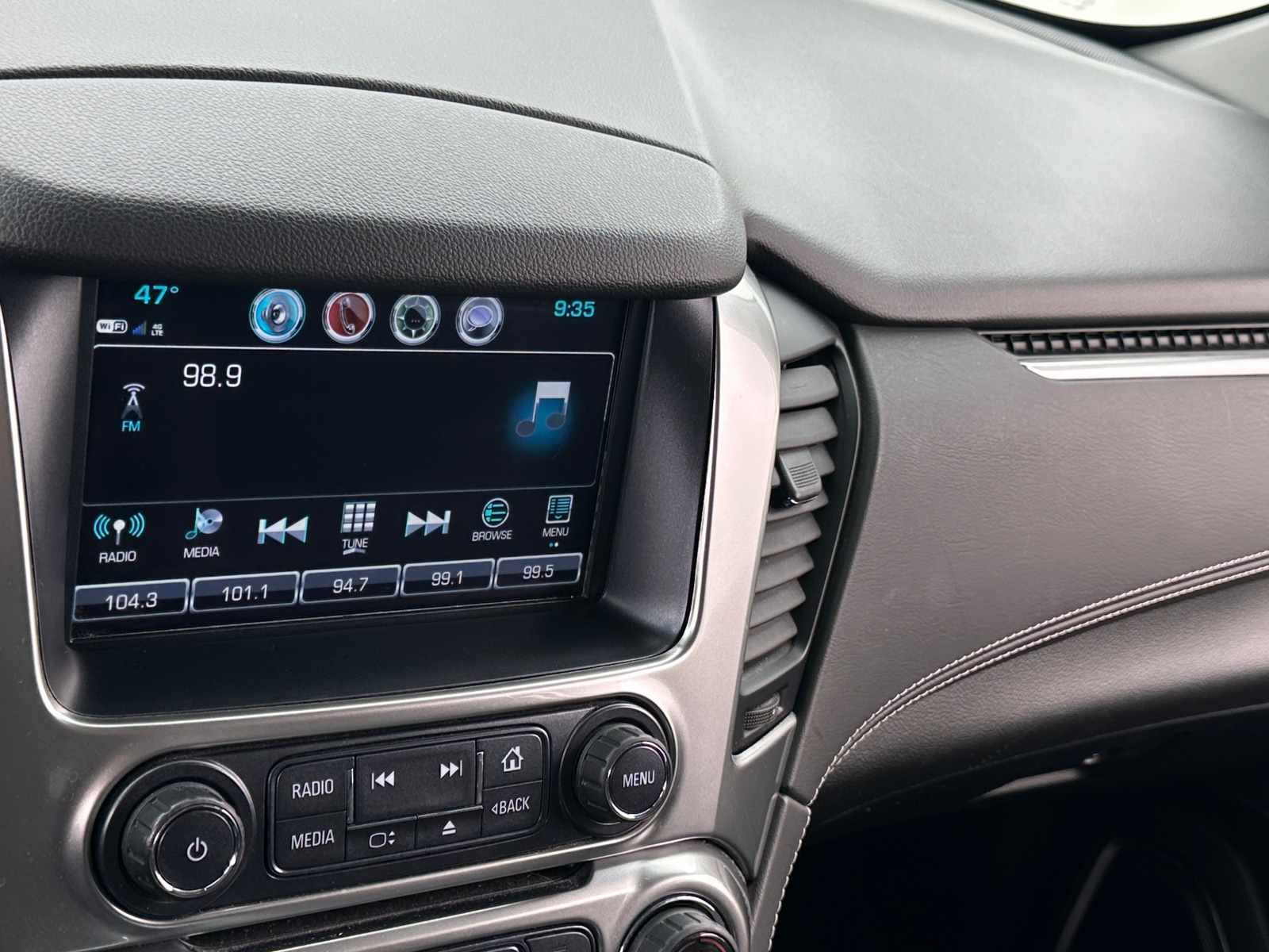 Thumbnail: 2019 Chevrolet Tahoe - 4