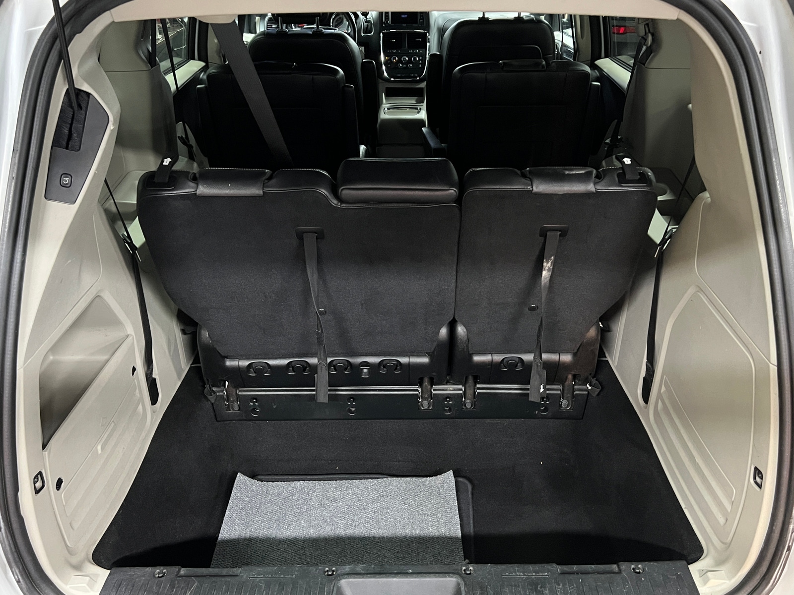 Thumbnail: 2018 Dodge Grand Caravan - 6