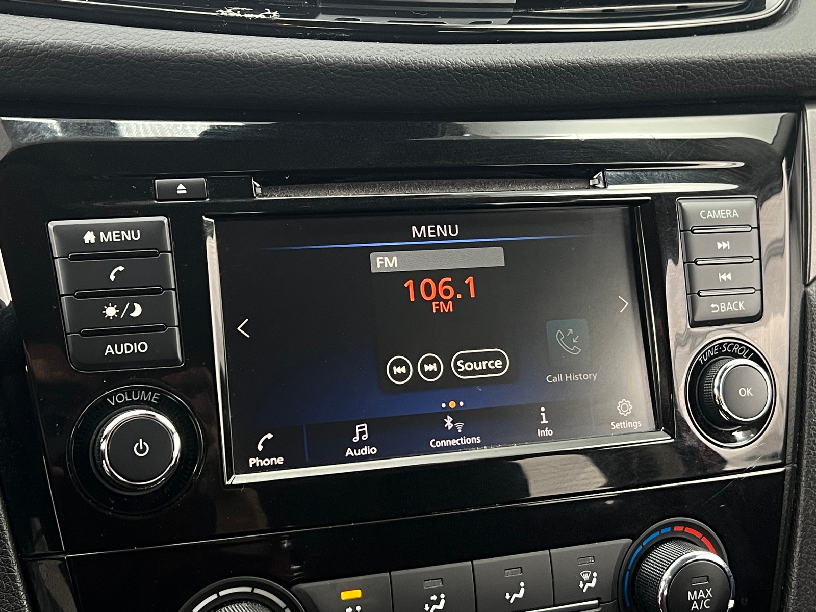 Thumbnail: 2020 Nissan Rogue Sport - 4