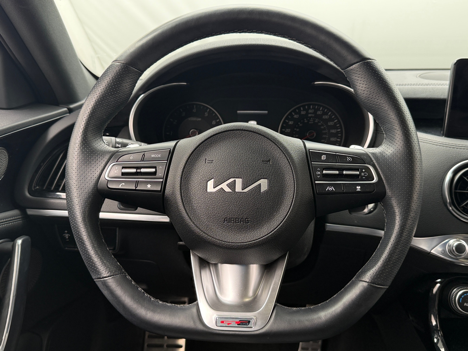 Thumbnail: 2022 Kia Stinger - 4