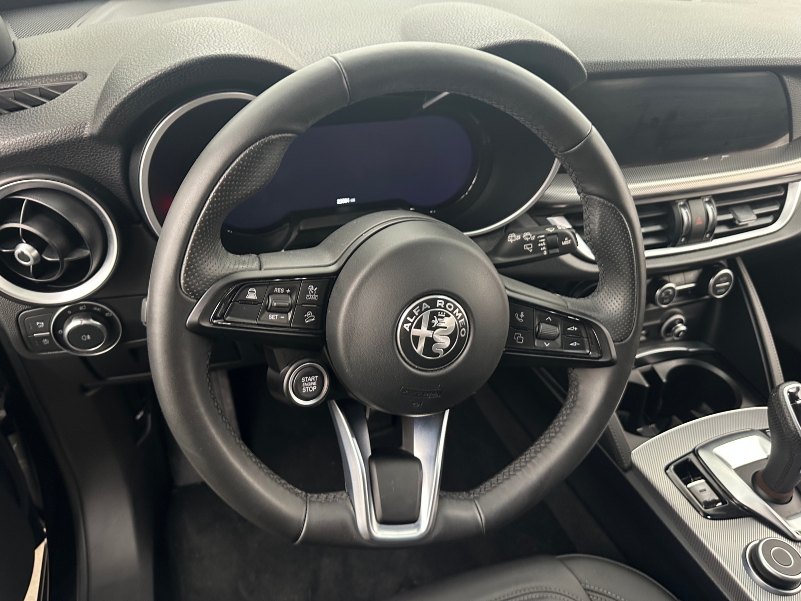 Thumbnail: 2024 Alfa Romeo Stelvio - 4