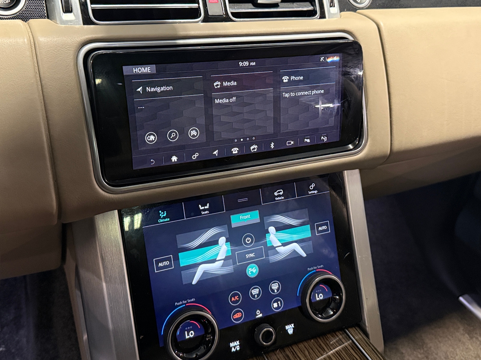 Thumbnail: 2018 Land Rover Range Rover - 3