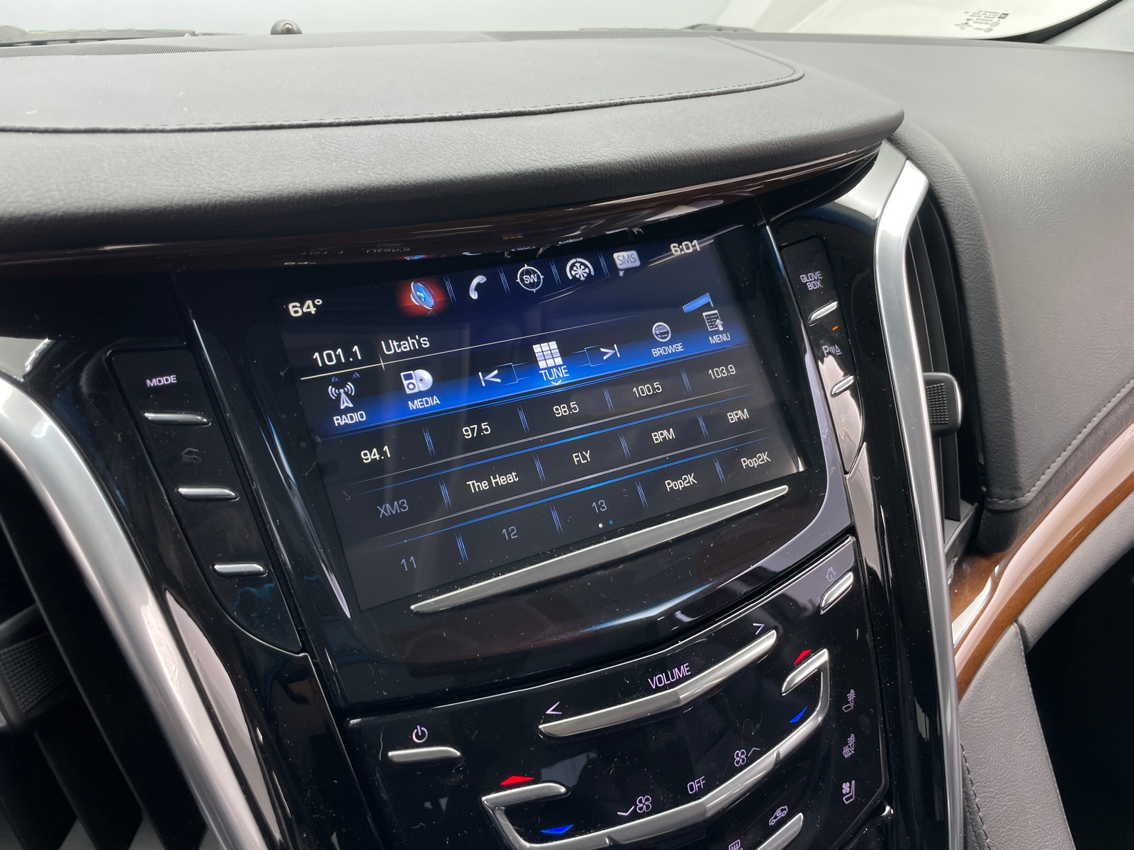 Thumbnail: 2019 Cadillac Escalade - 3