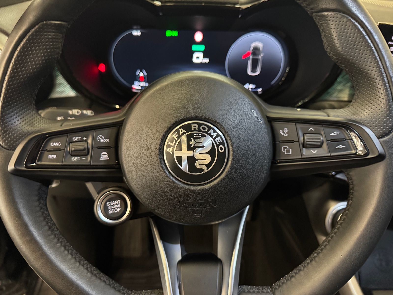 Thumbnail: 2024 Alfa Romeo Tonale - 4