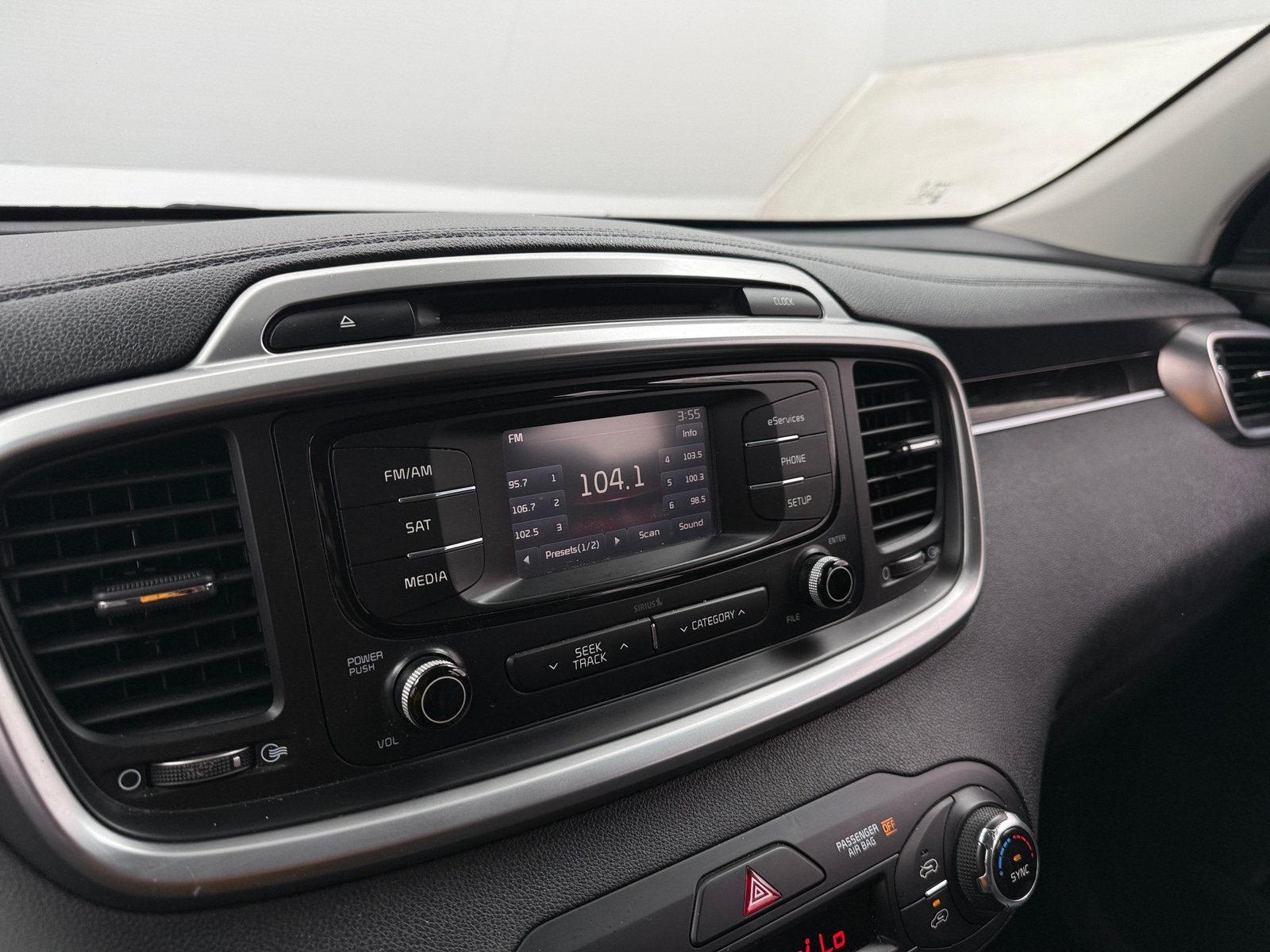 Thumbnail: 2016 Kia Sorento - 3