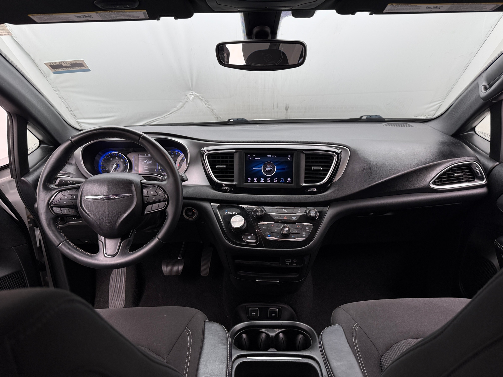 Thumbnail: 2018 Chrysler Pacifica - 3