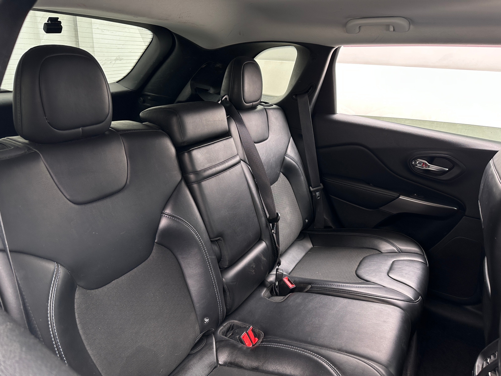 Thumbnail: 2019 Jeep Cherokee - 6