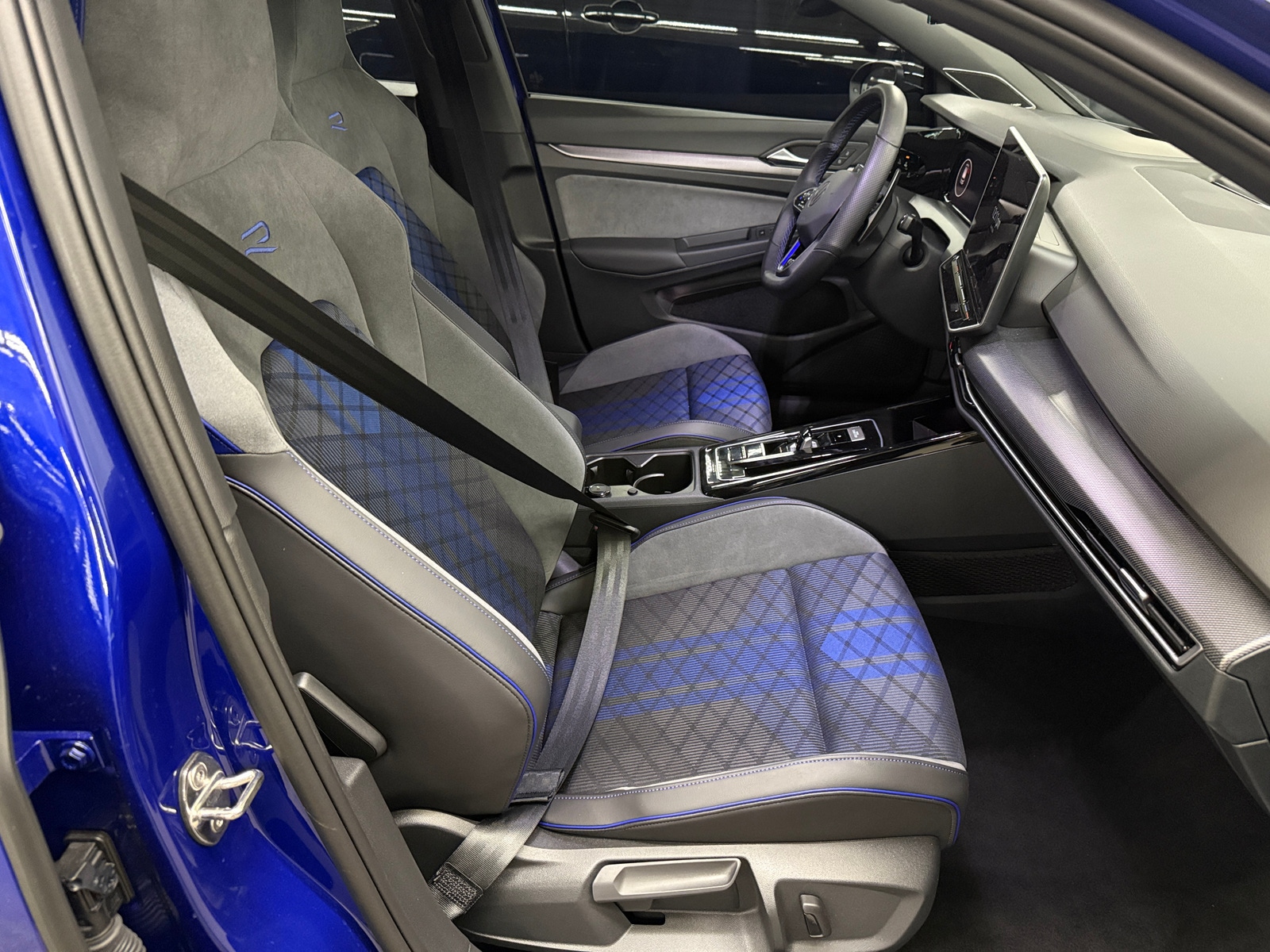 Thumbnail: 2025 Volkswagen Golf - 2