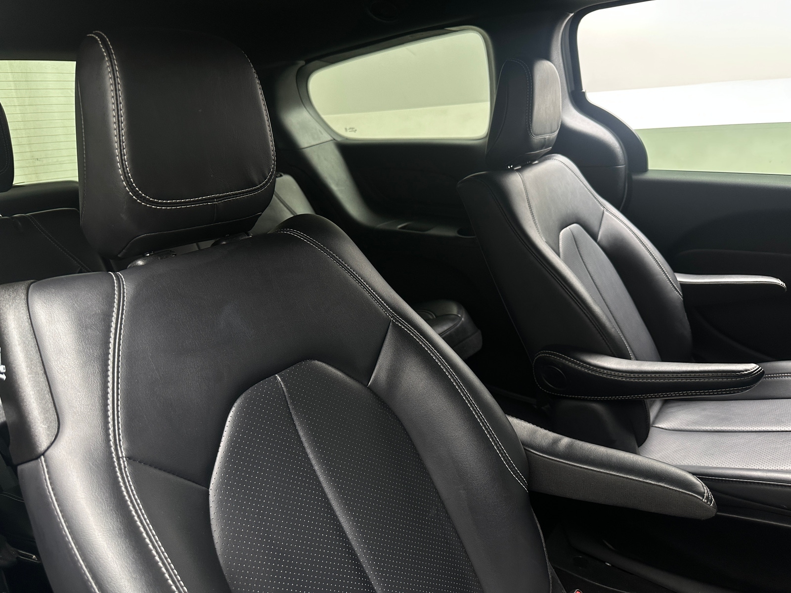 Thumbnail: 2024 Chrysler Pacifica - 5