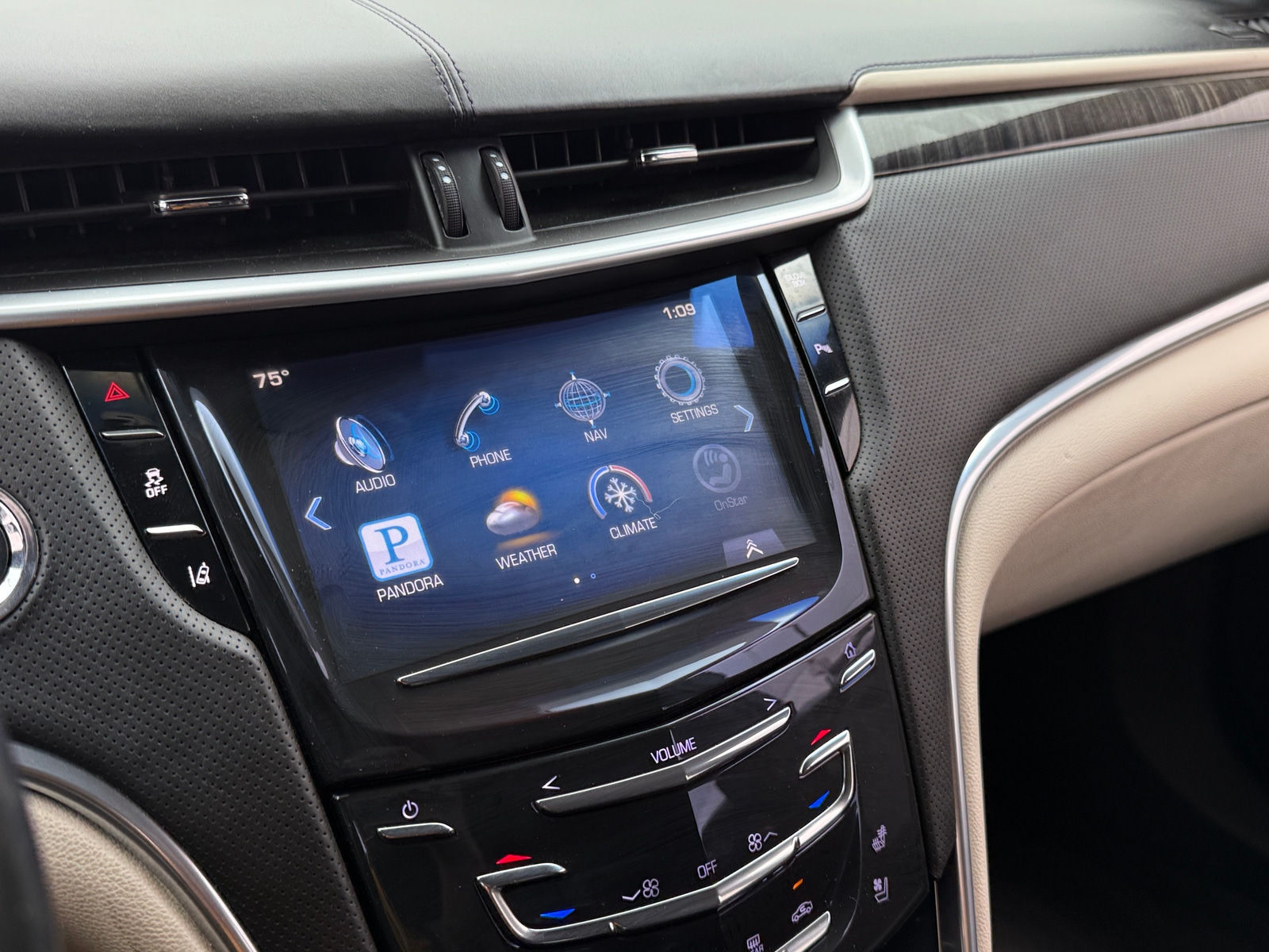 Thumbnail: 2013 Cadillac XTS - 3
