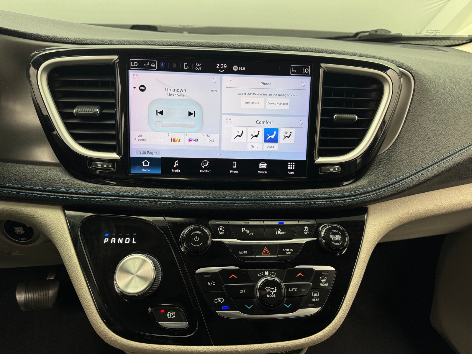 Thumbnail: 2021 Chrysler Pacifica - 3