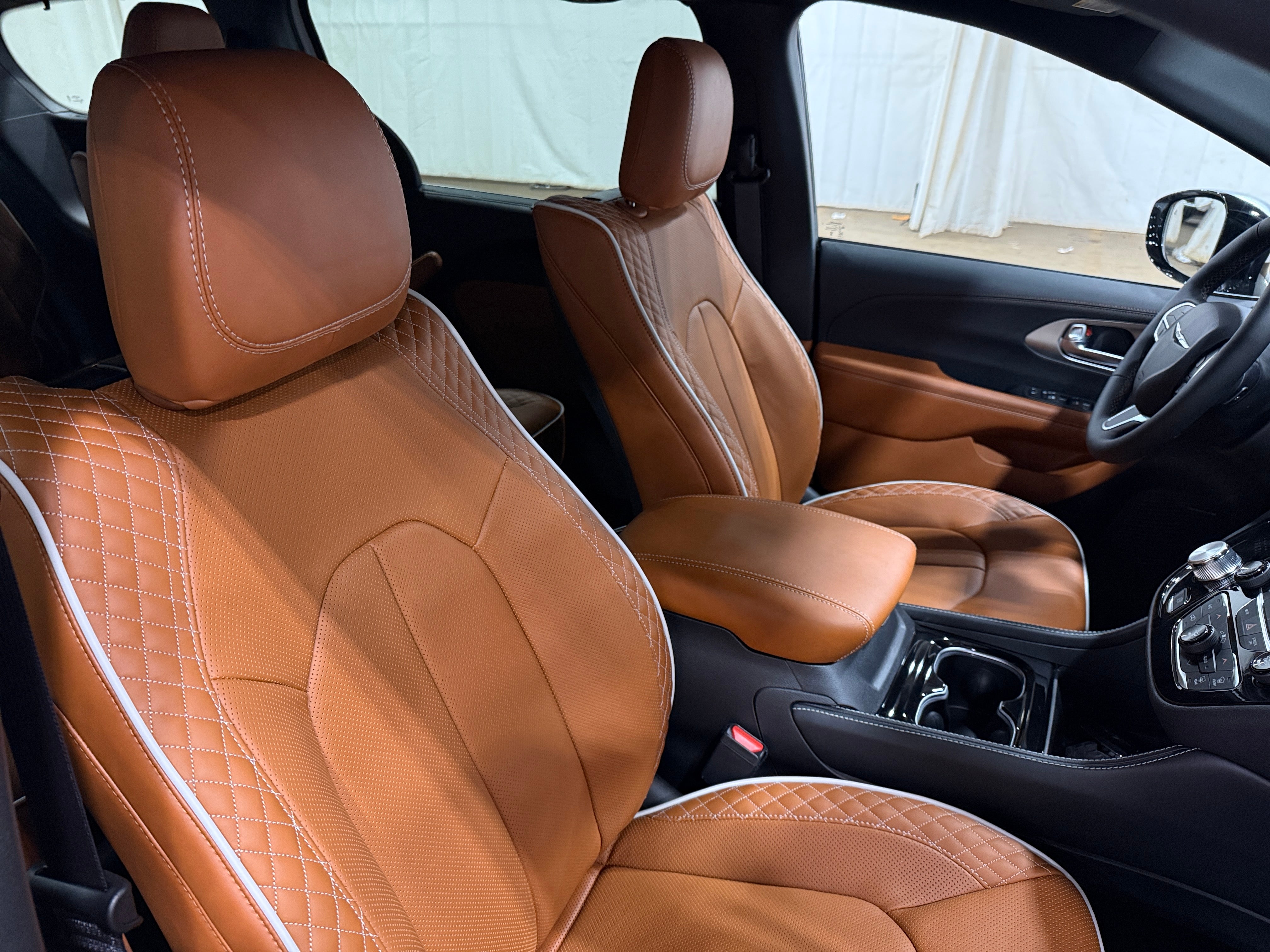 2026 Chrysler Pacifica Pinnacle AWD's photo