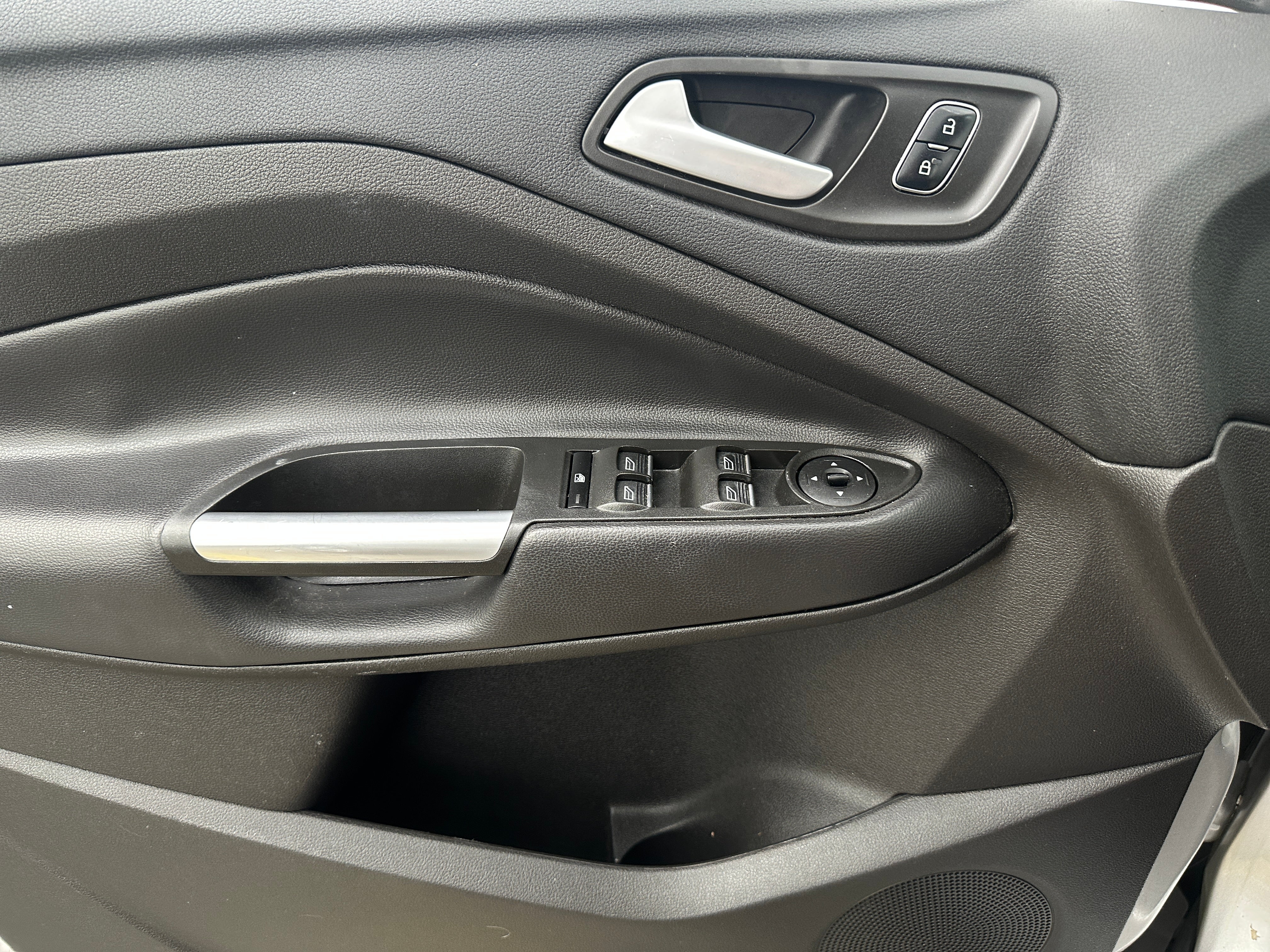 2017 Ford Escape SE - Photo 9