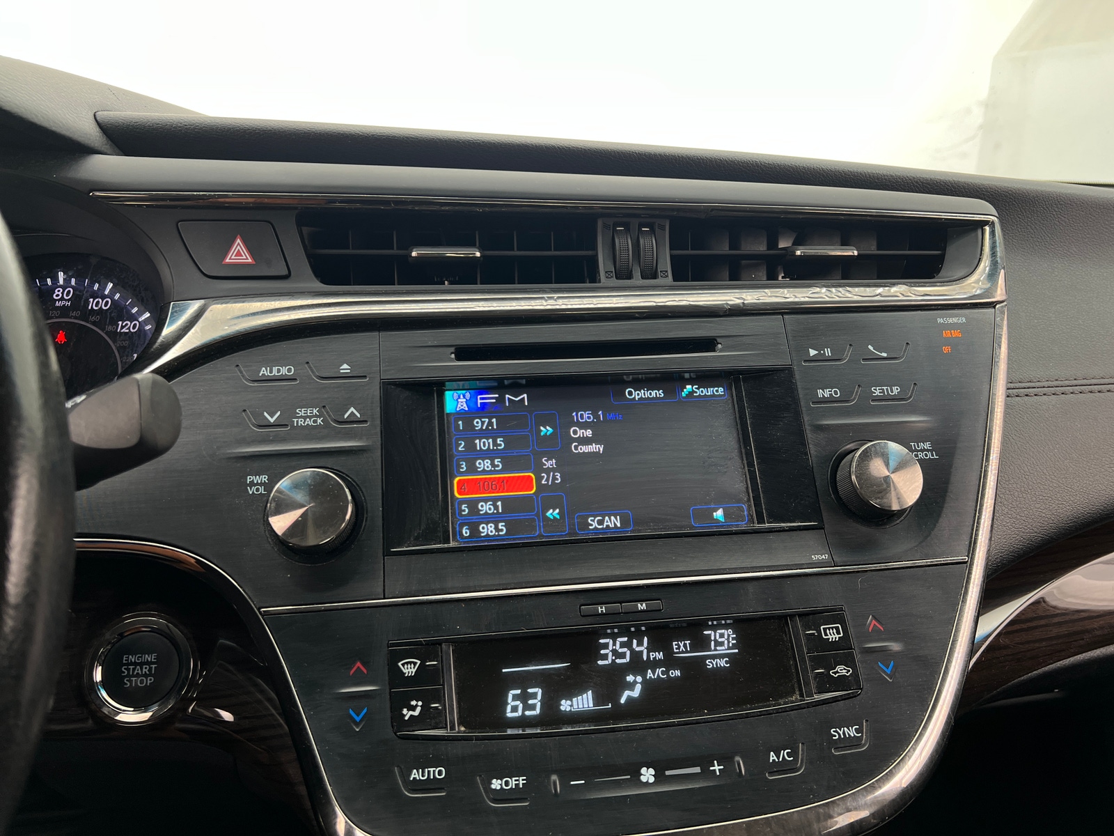 Thumbnail: 2014 Toyota Avalon - 4