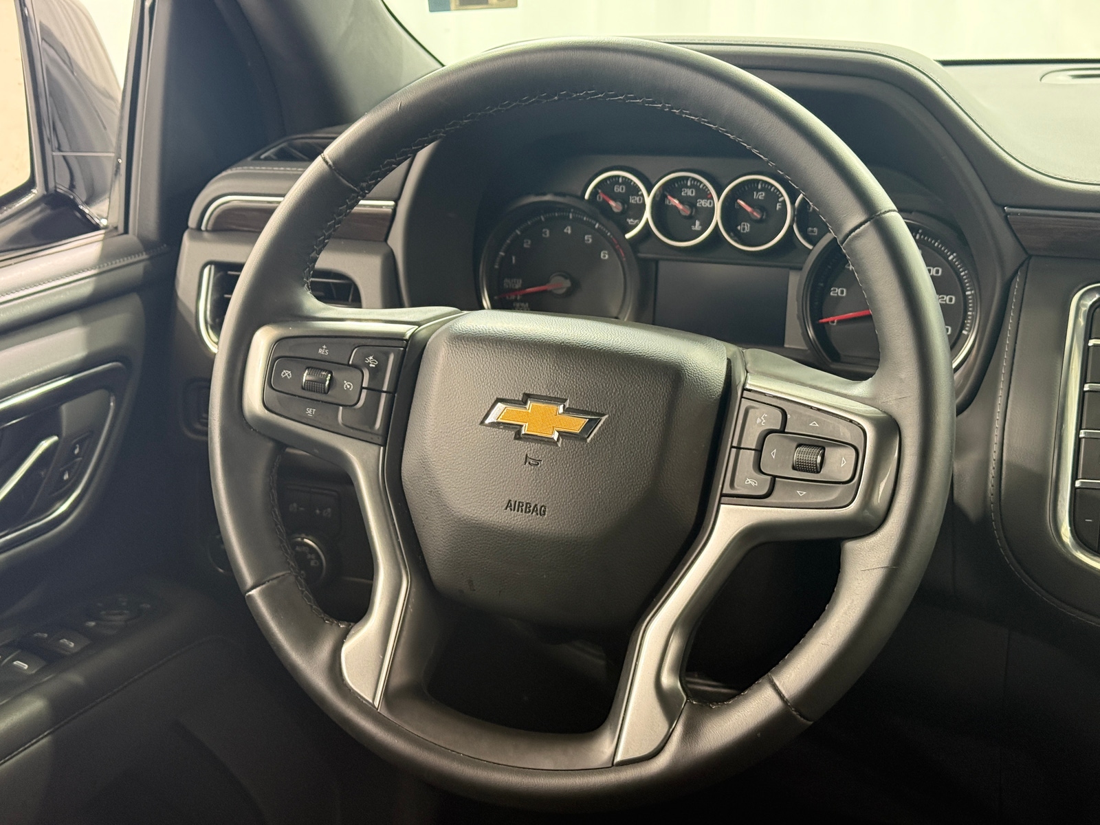 Thumbnail: 2024 Chevrolet Tahoe - 5