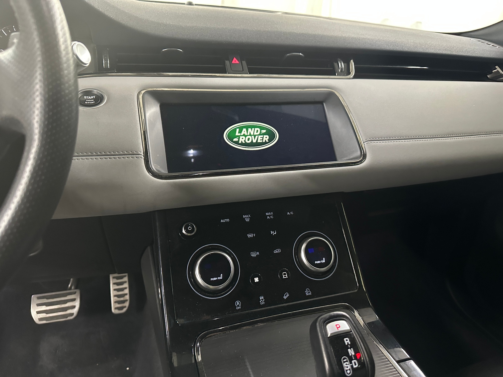 Thumbnail: 2020 Land Rover Range Rover Evoque - 3