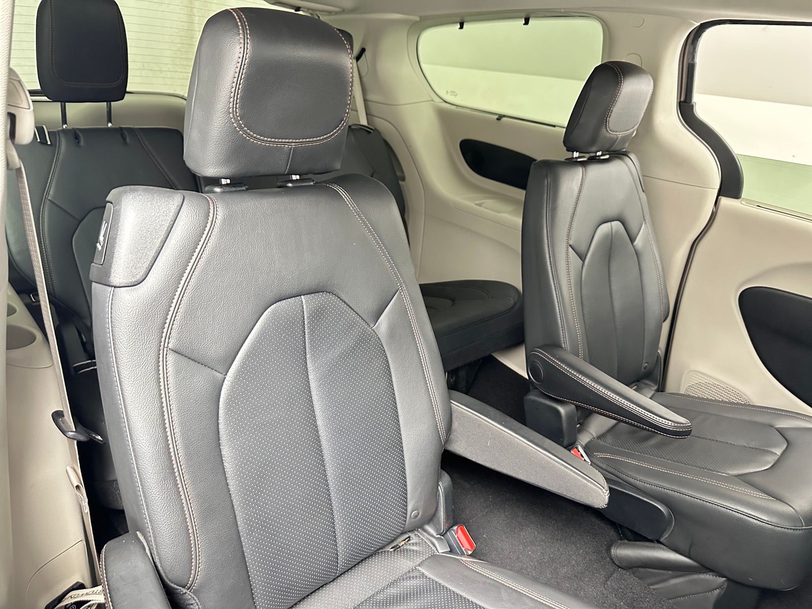 Thumbnail: 2017 Chrysler Pacifica - 5